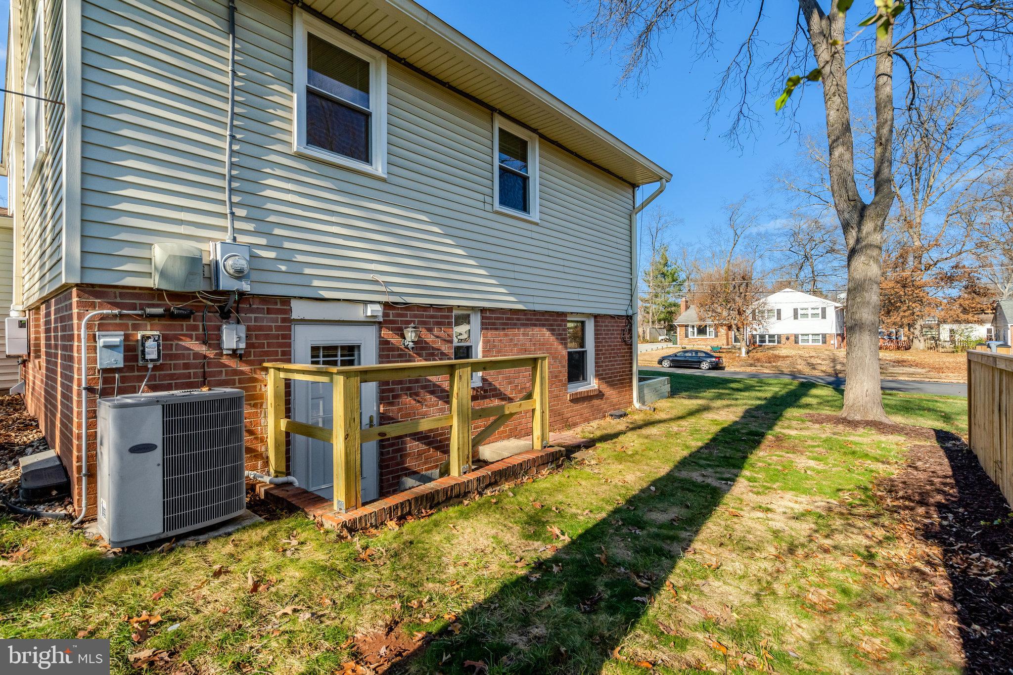 COUNTRY CLUB MANOR - Residential