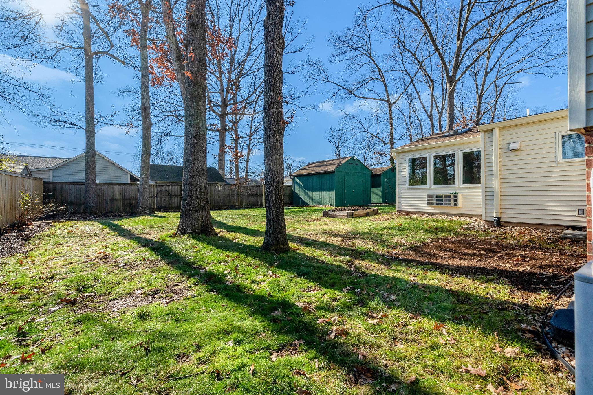 COUNTRY CLUB MANOR - Residential