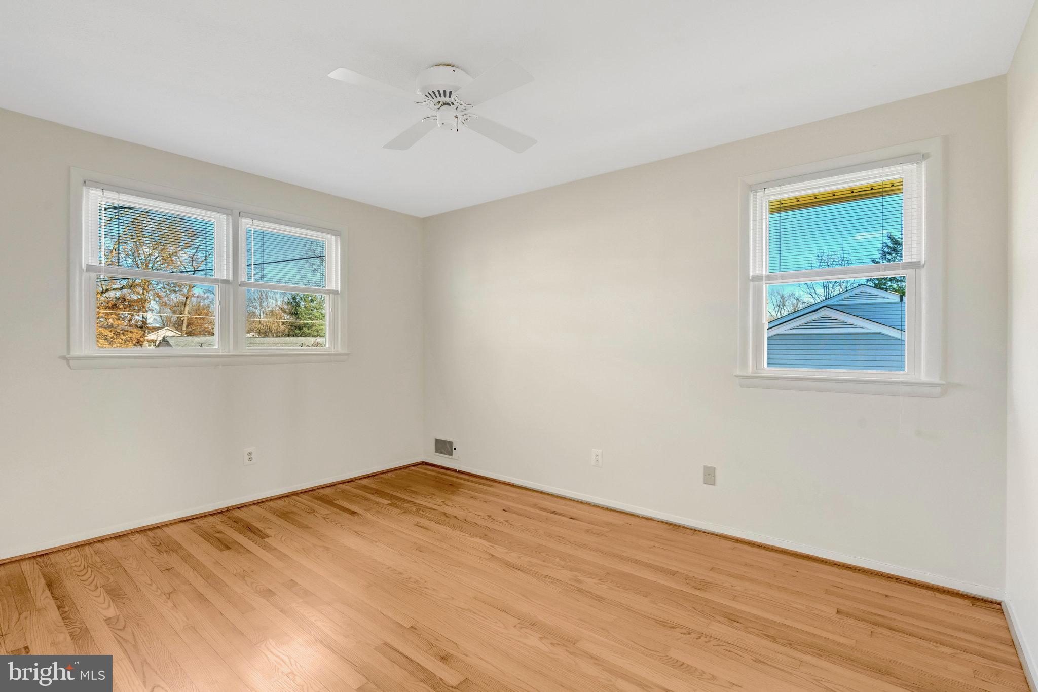 COUNTRY CLUB MANOR - Residential