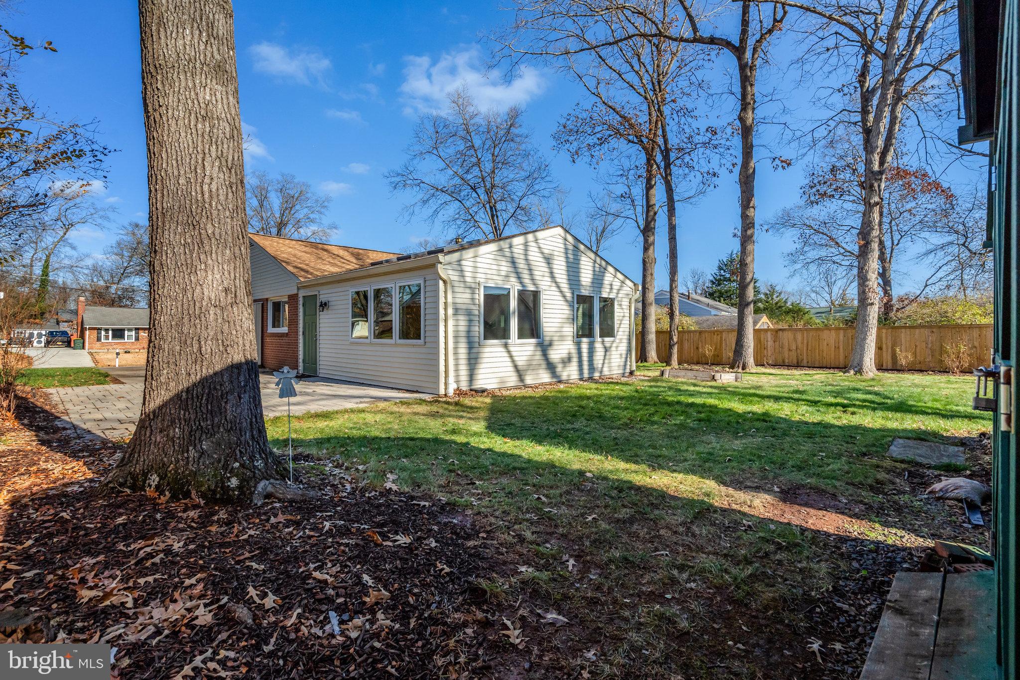 COUNTRY CLUB MANOR - Residential