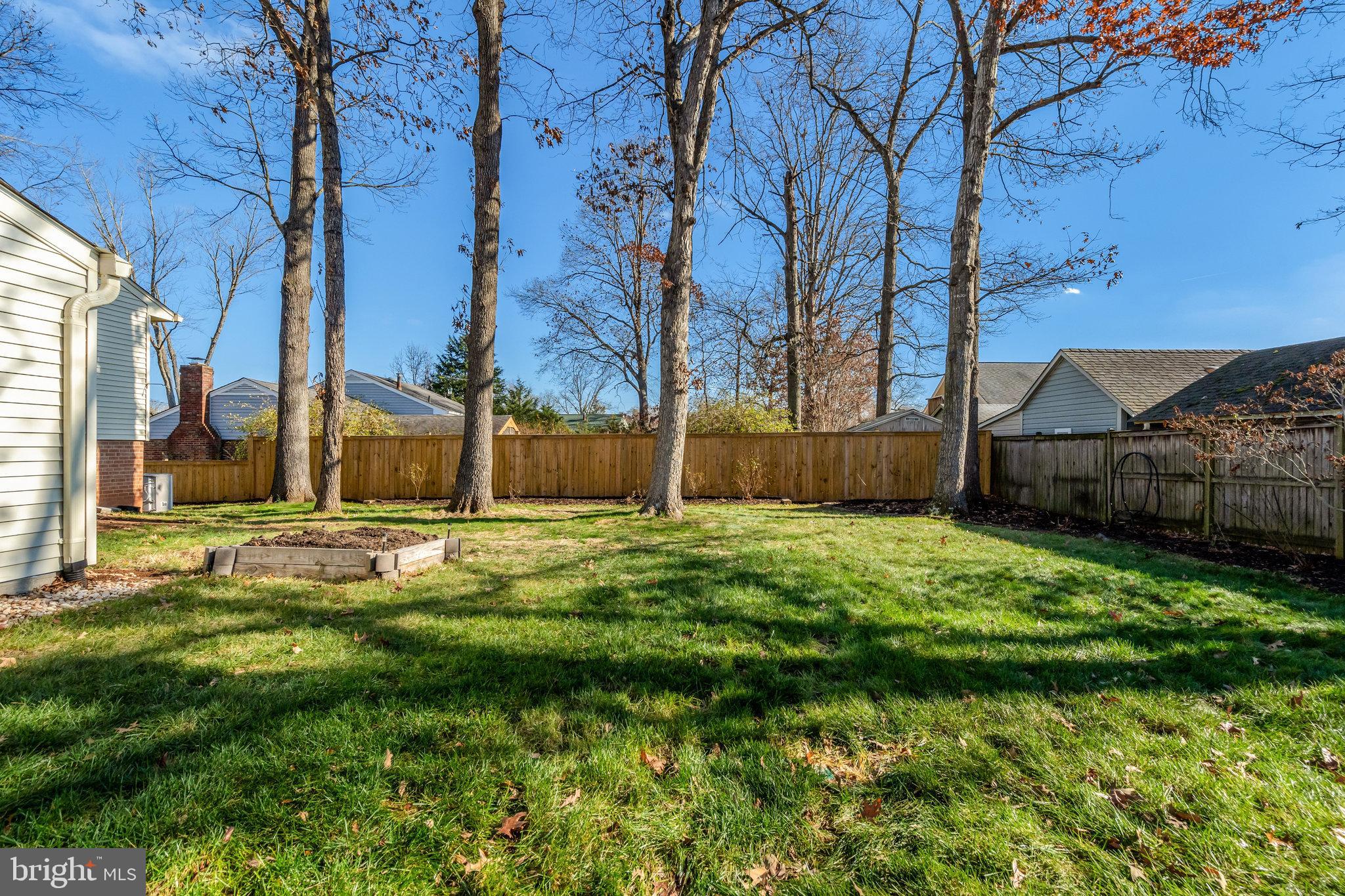 COUNTRY CLUB MANOR - Residential