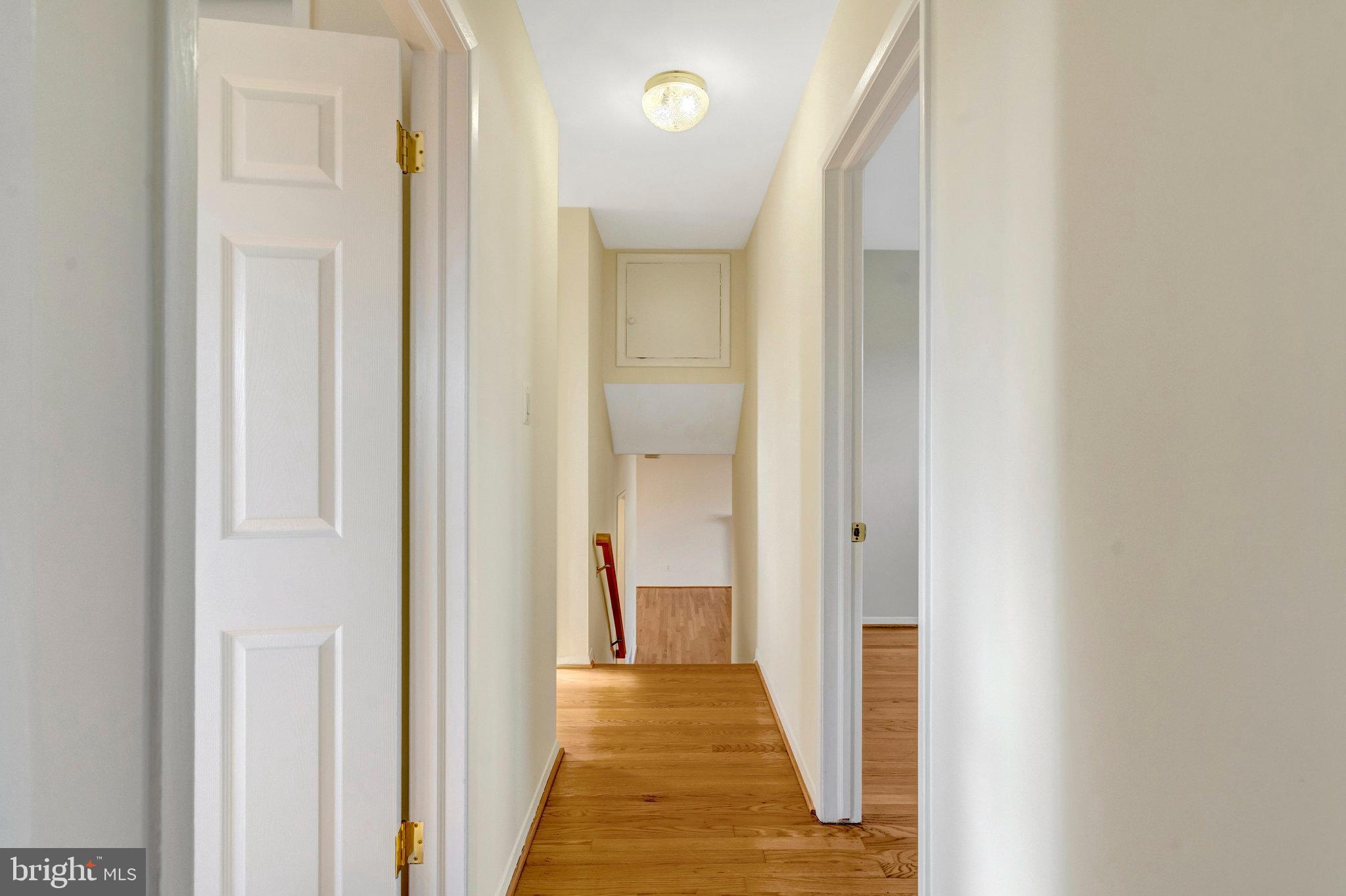 COUNTRY CLUB MANOR - Residential