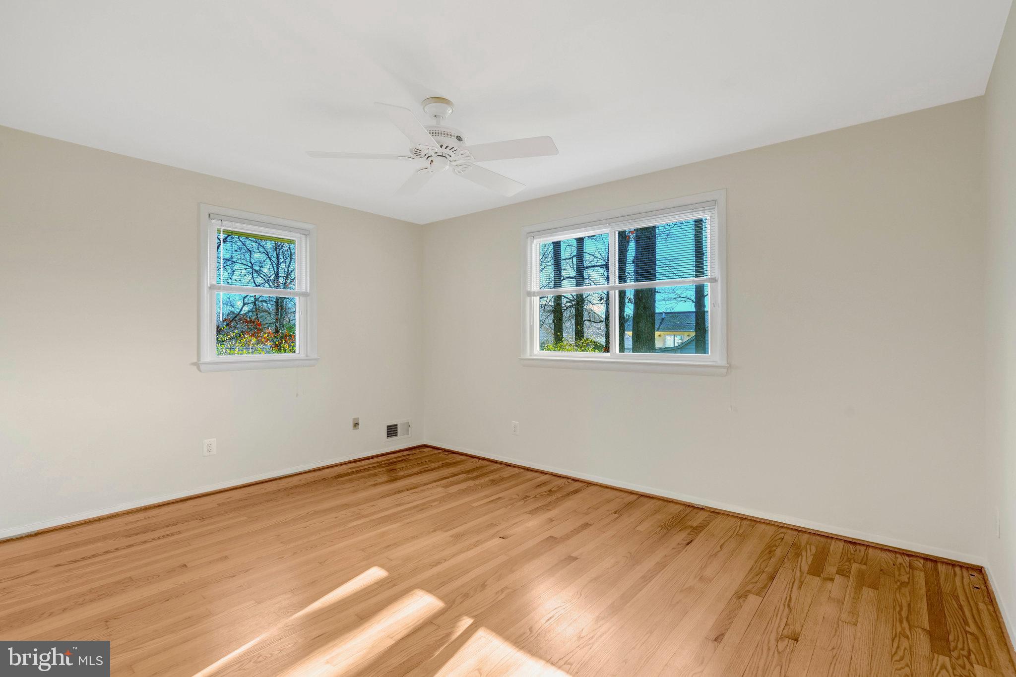 COUNTRY CLUB MANOR - Residential