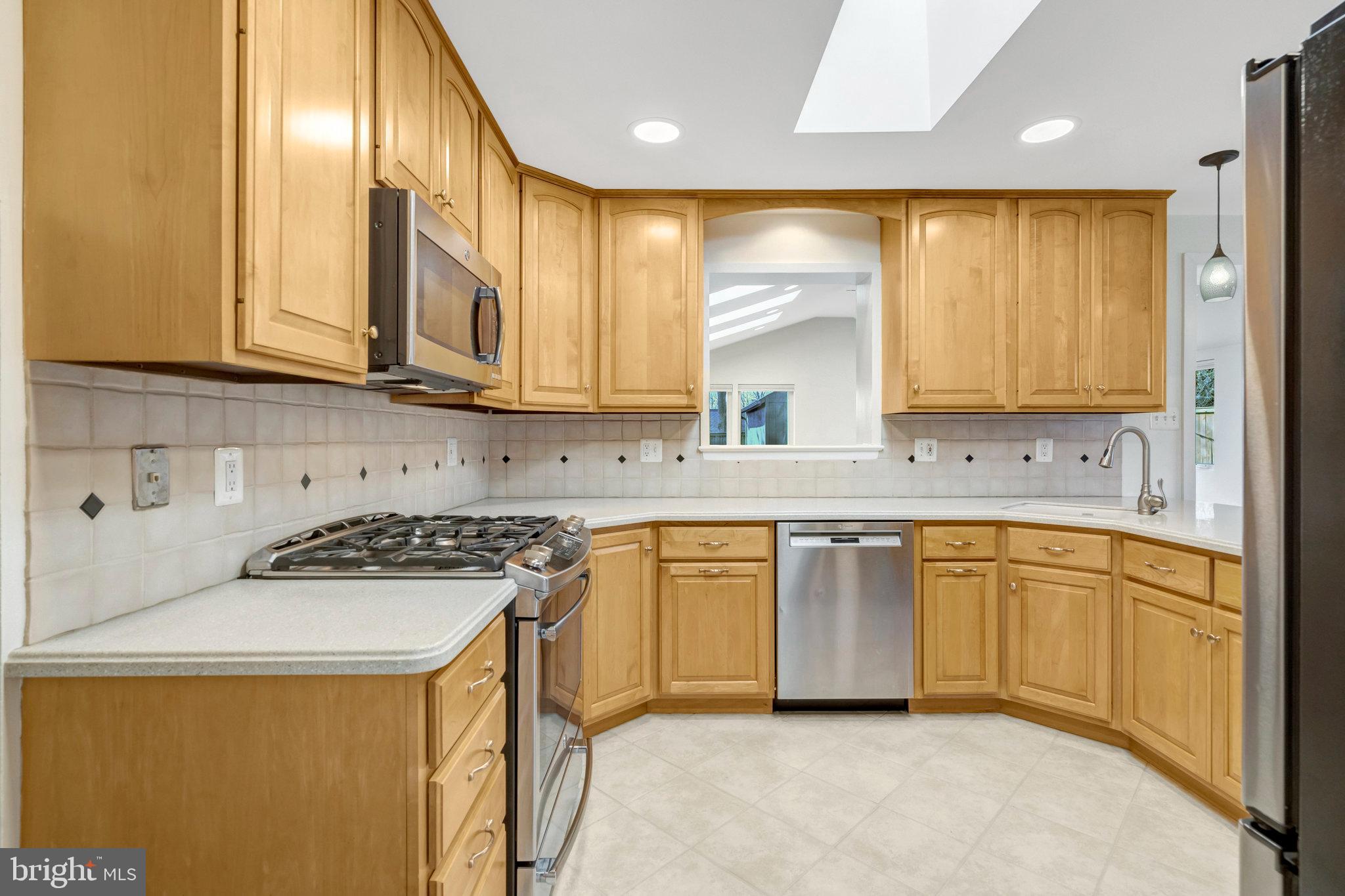 COUNTRY CLUB MANOR - Residential