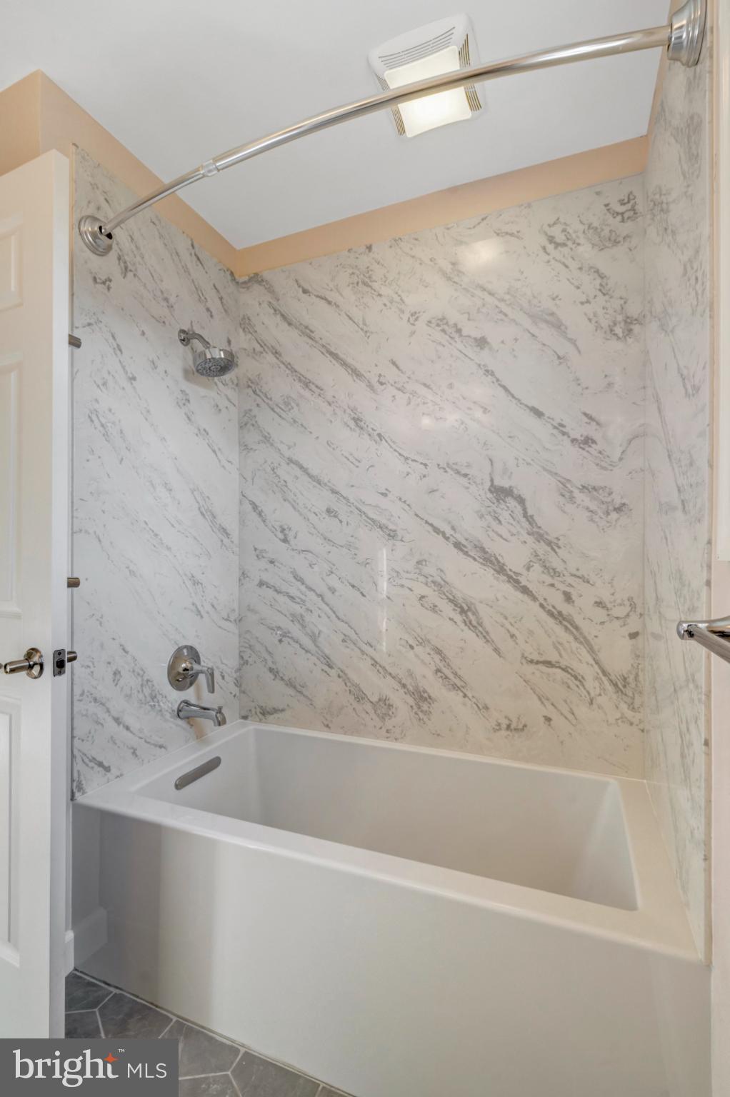 COUNTRY CLUB MANOR - Residential