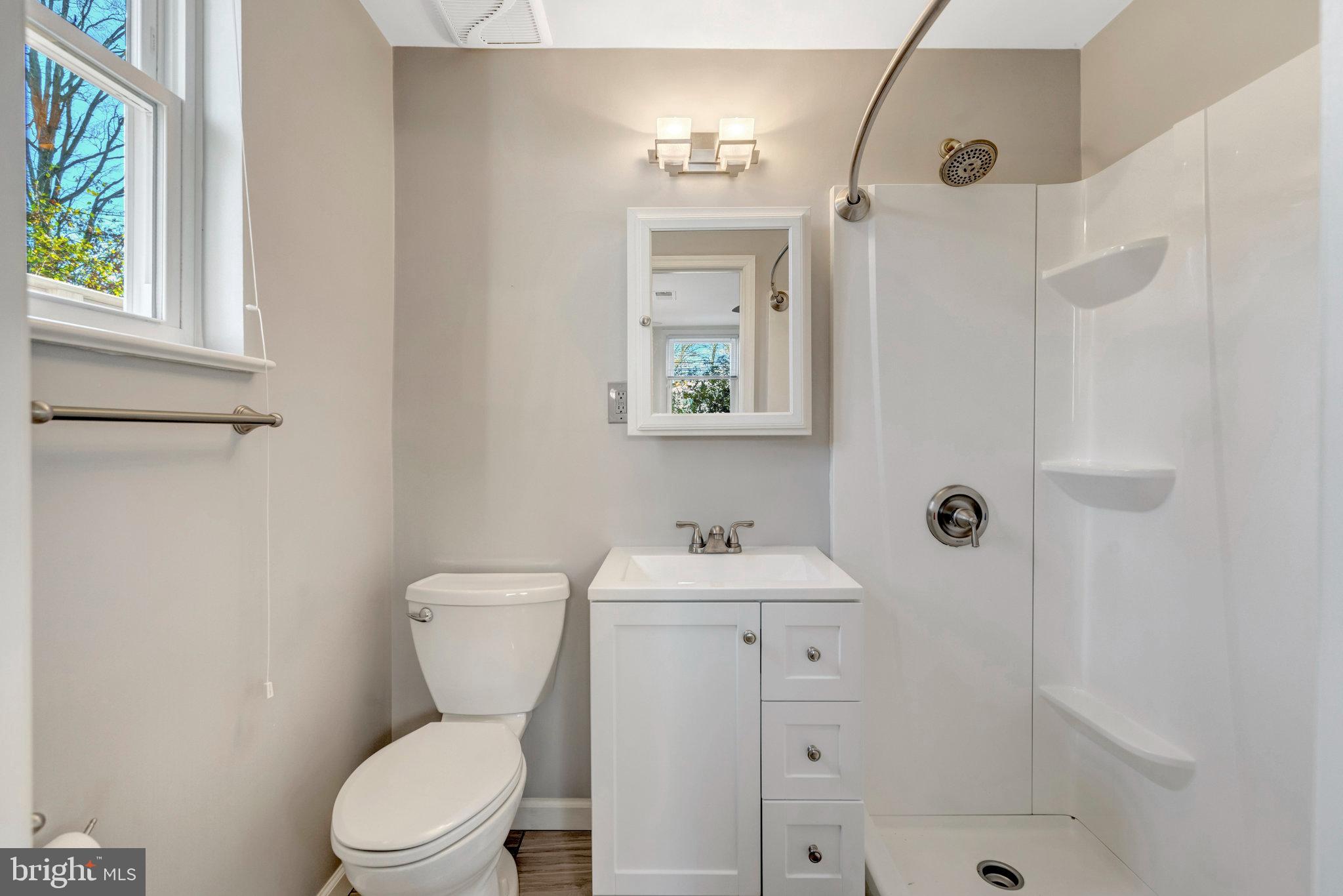 COUNTRY CLUB MANOR - Residential