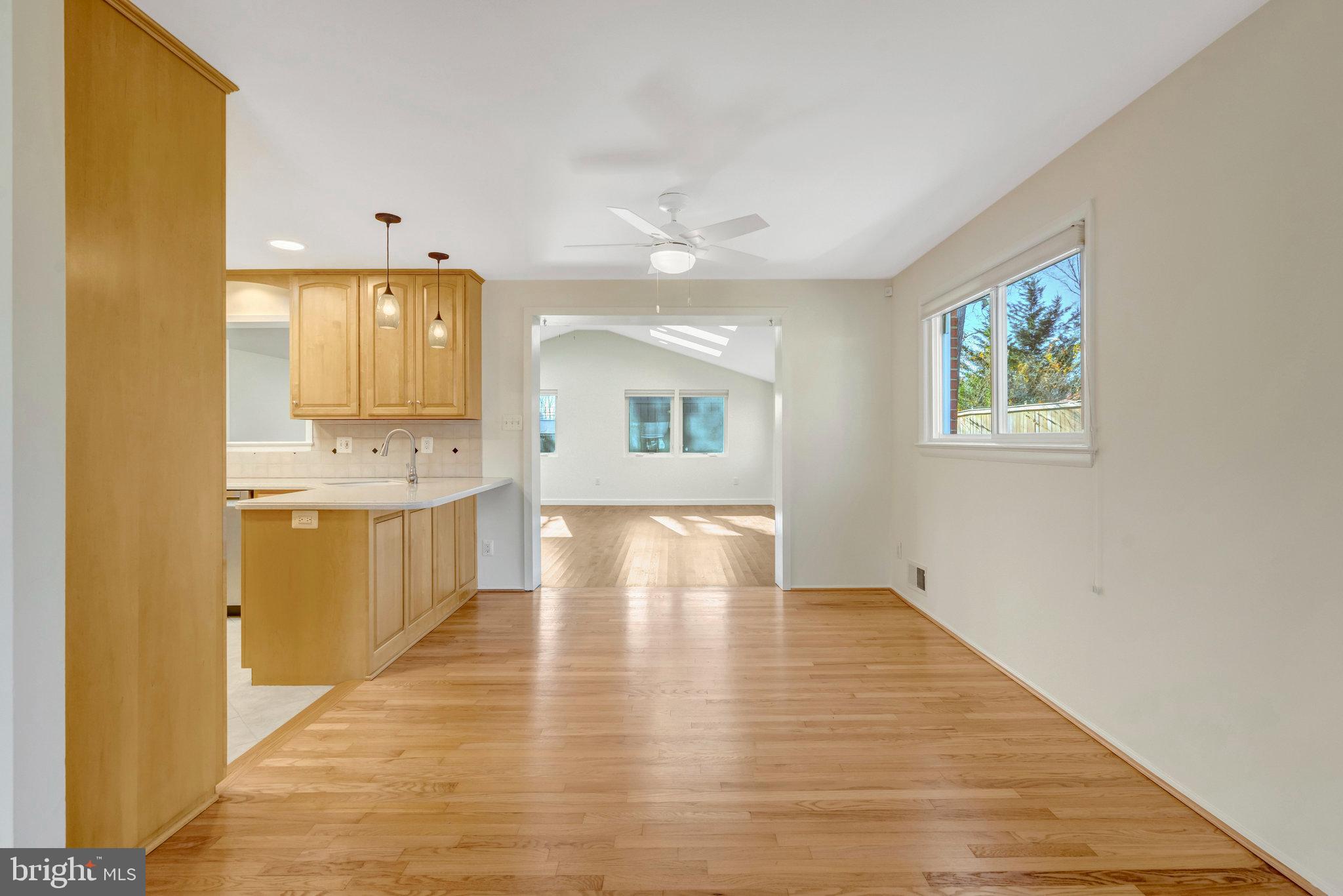 COUNTRY CLUB MANOR - Residential