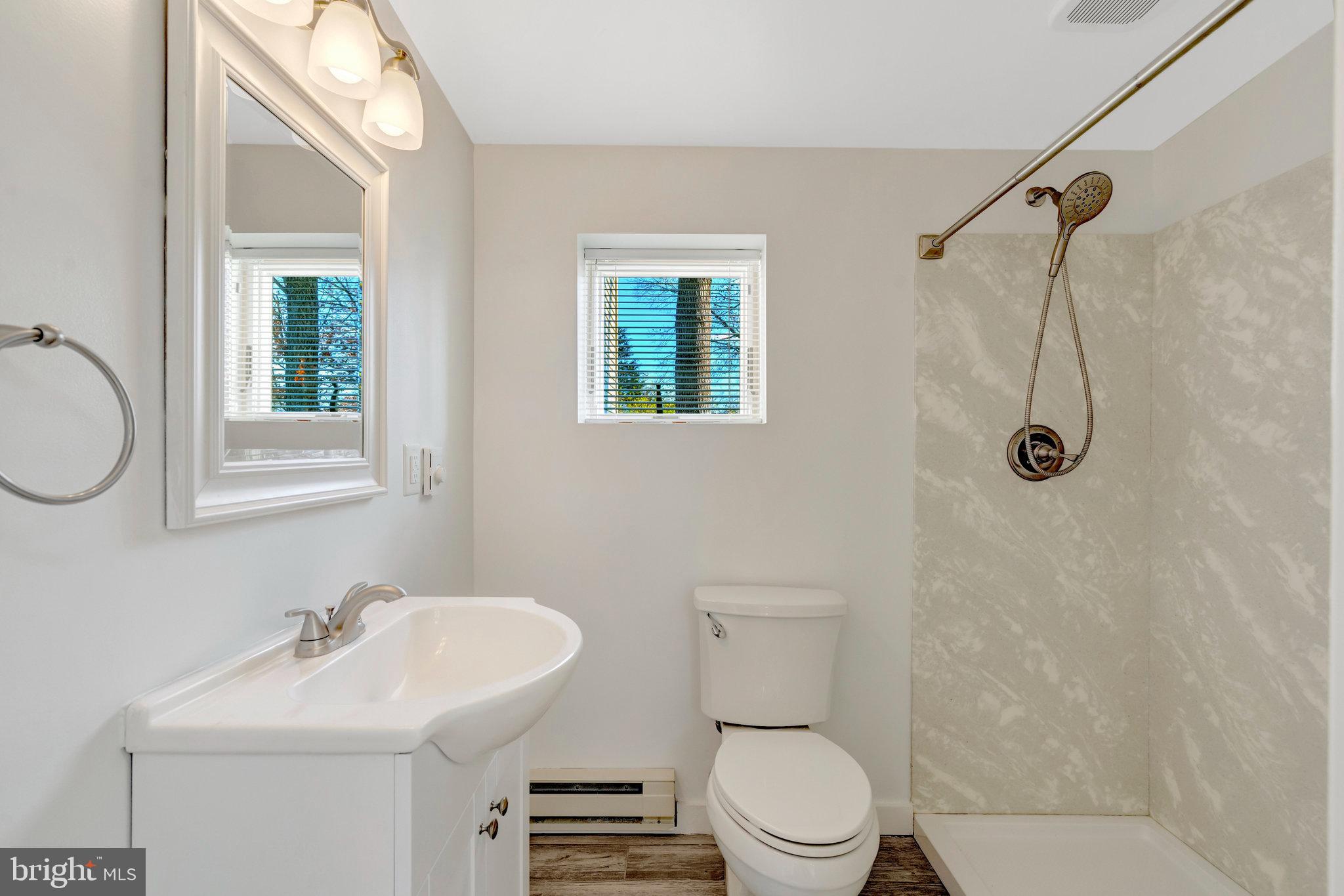 COUNTRY CLUB MANOR - Residential