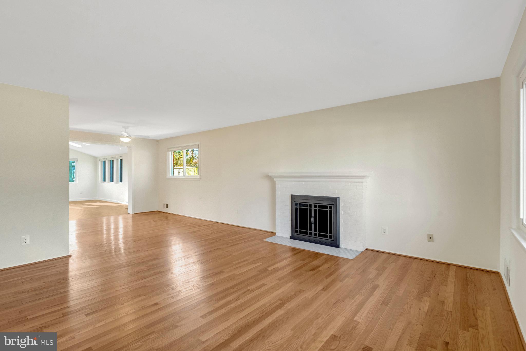 COUNTRY CLUB MANOR - Residential