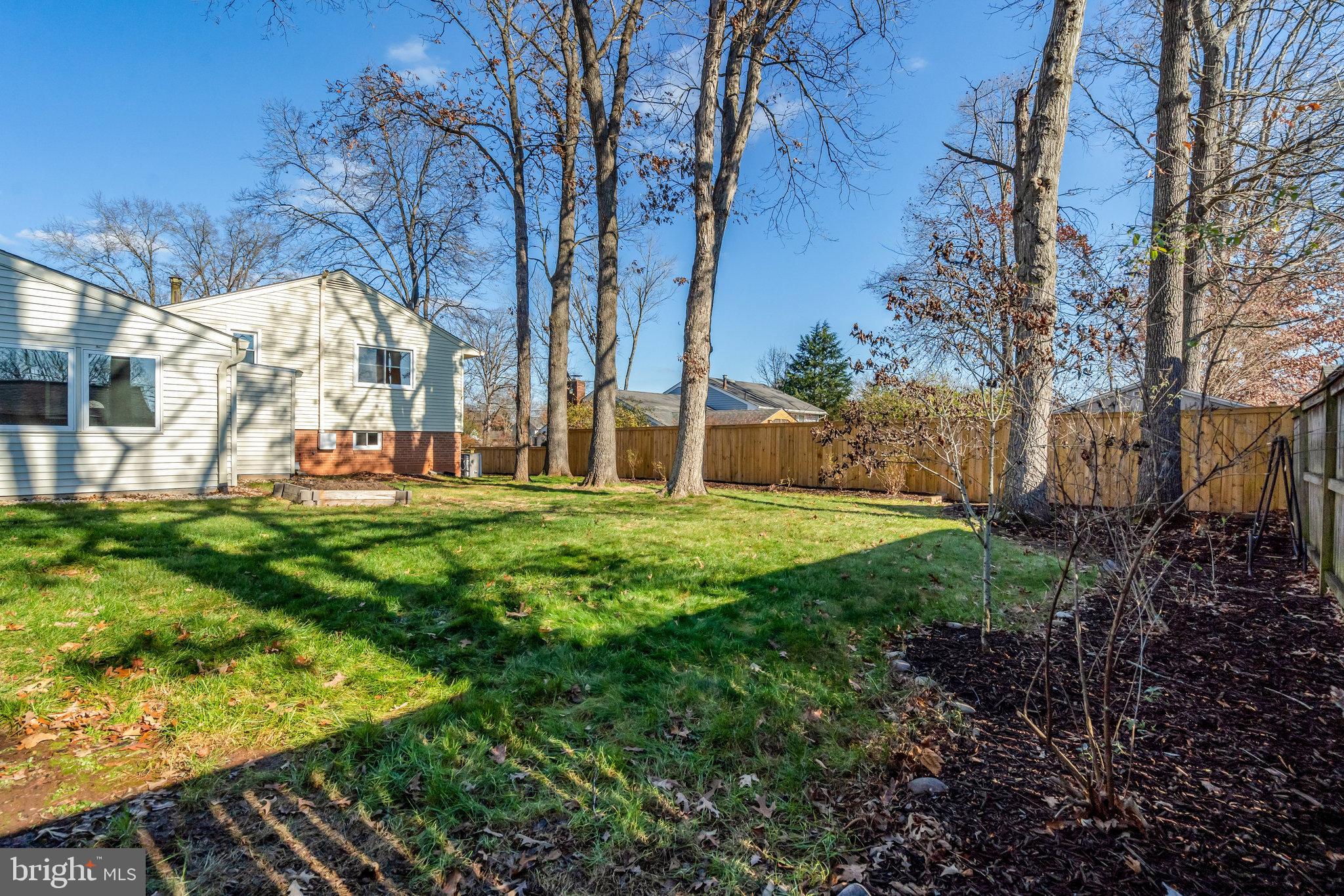 COUNTRY CLUB MANOR - Residential