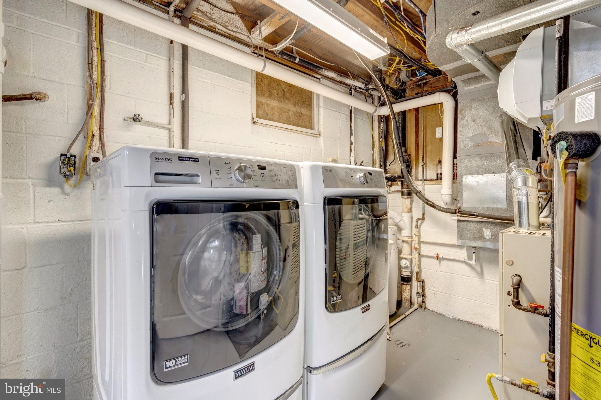 COUNTRY CLUB MANOR - Residential