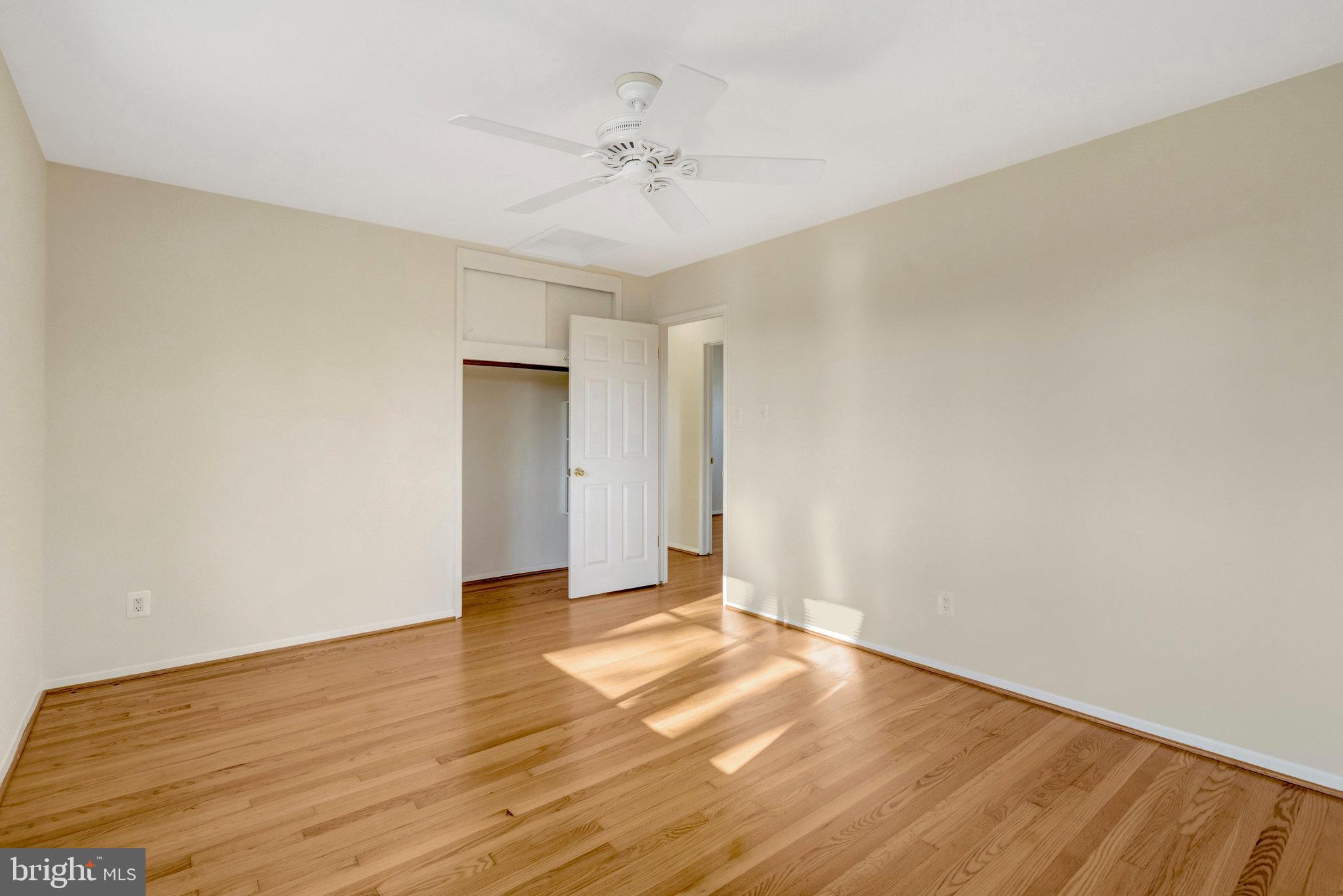 COUNTRY CLUB MANOR - Residential