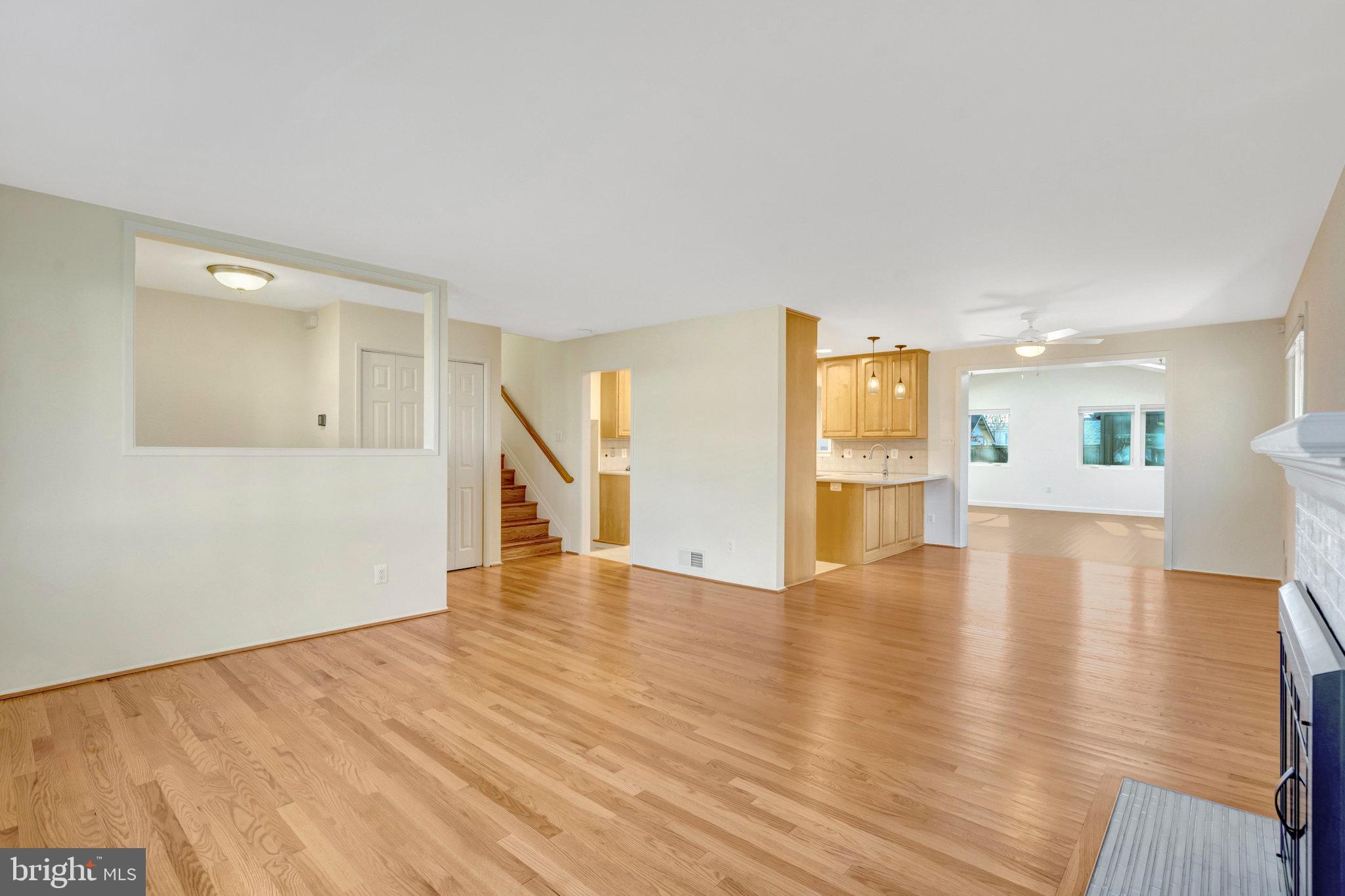 COUNTRY CLUB MANOR - Residential