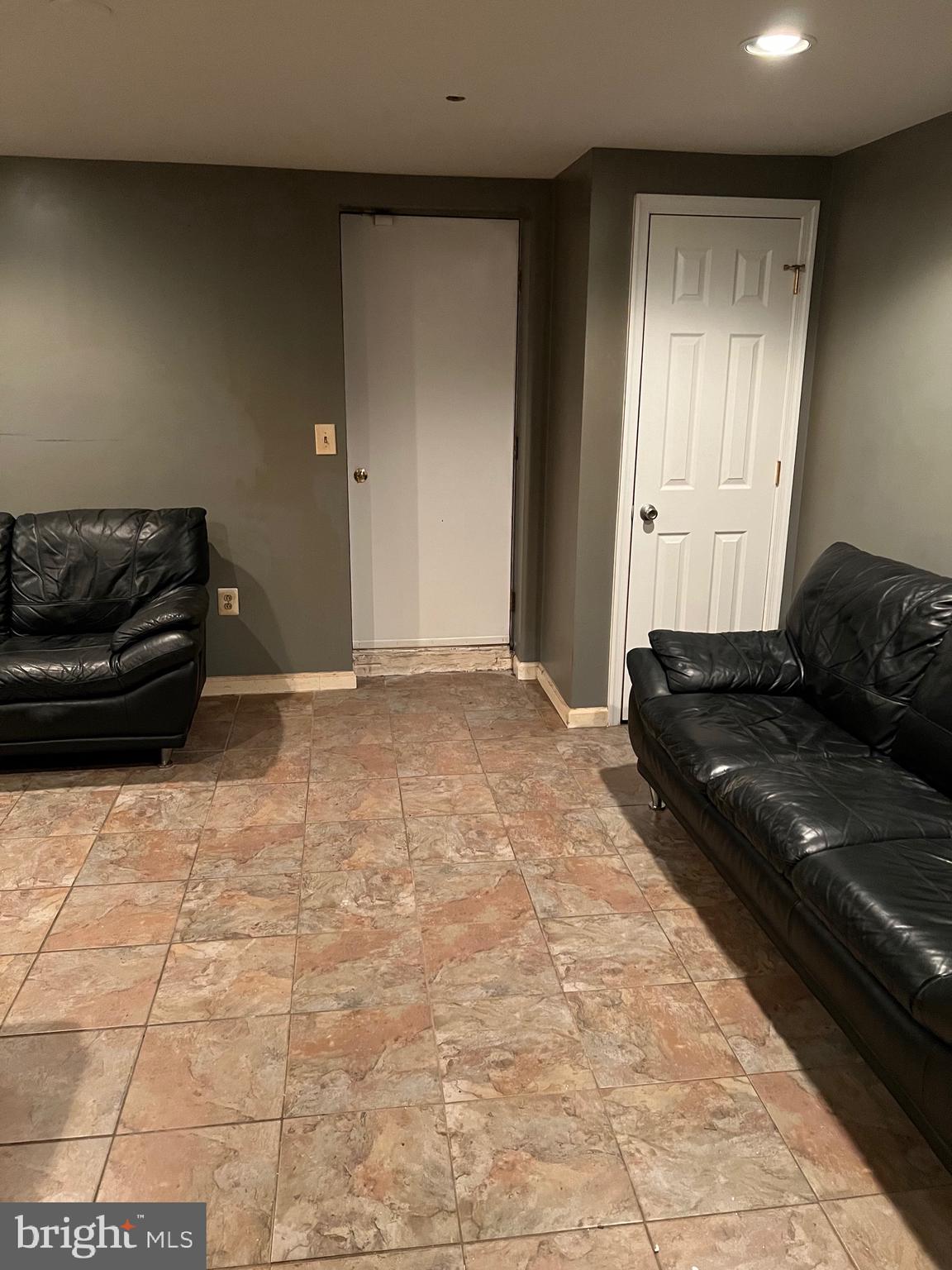 PENNSYLVANIA OAKS - Residential