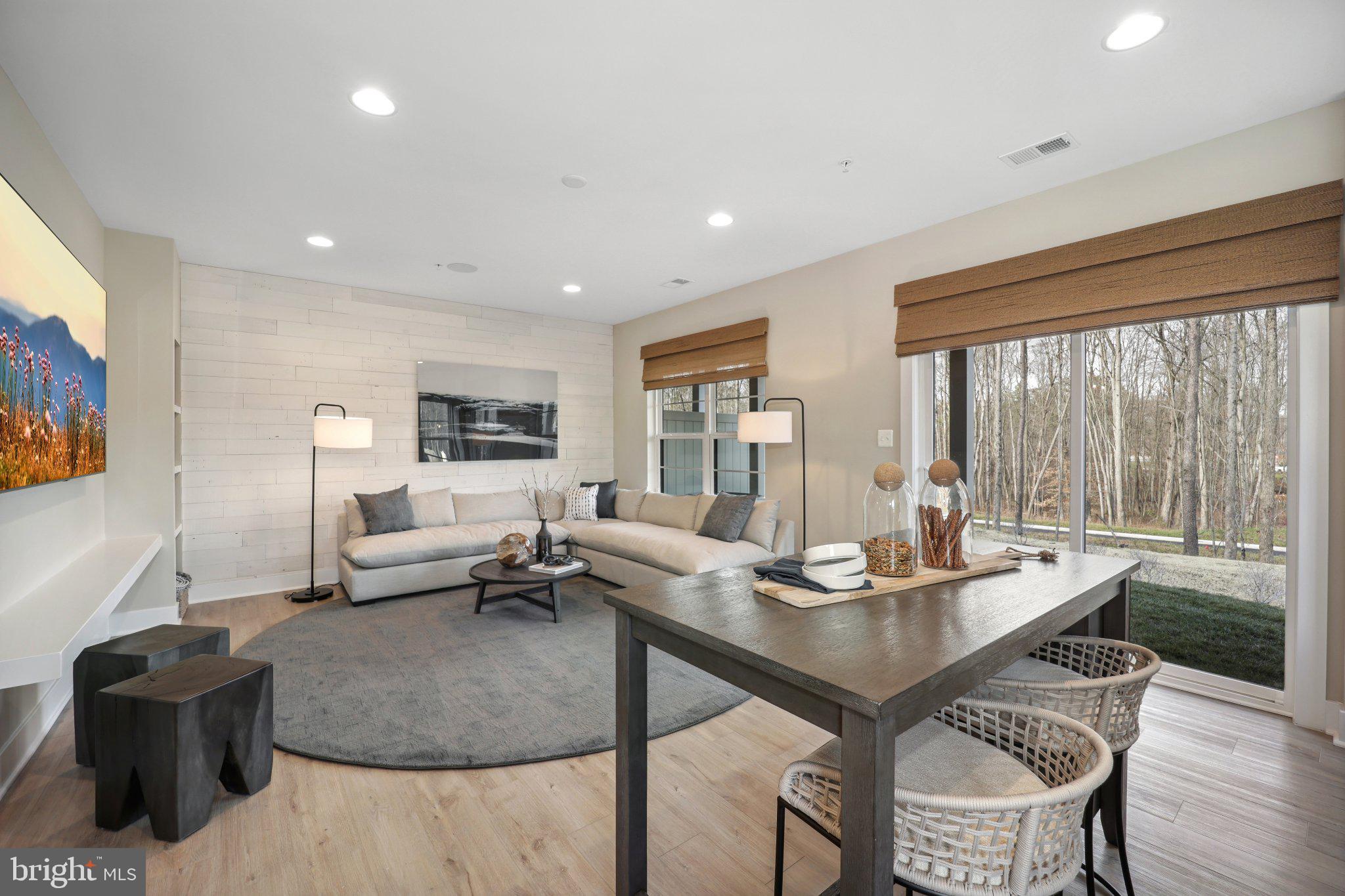 532 EXCHANGE AVENUE