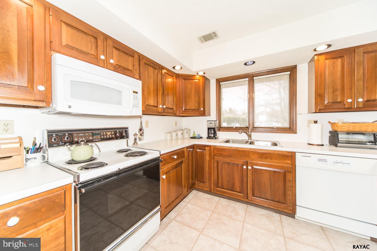 DEERFIELD CONDOS - Residential