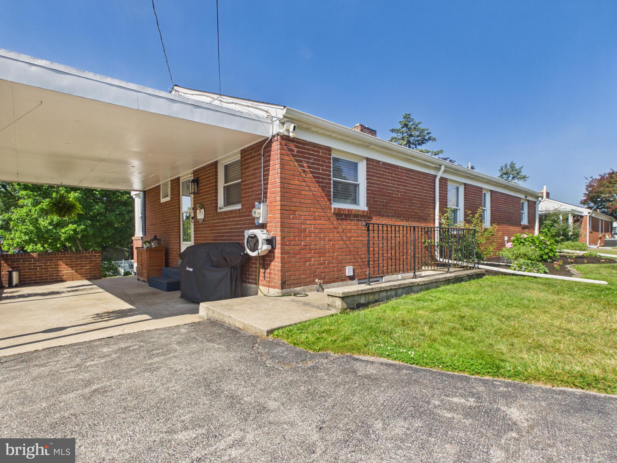 1811 HAYWARD ROAD