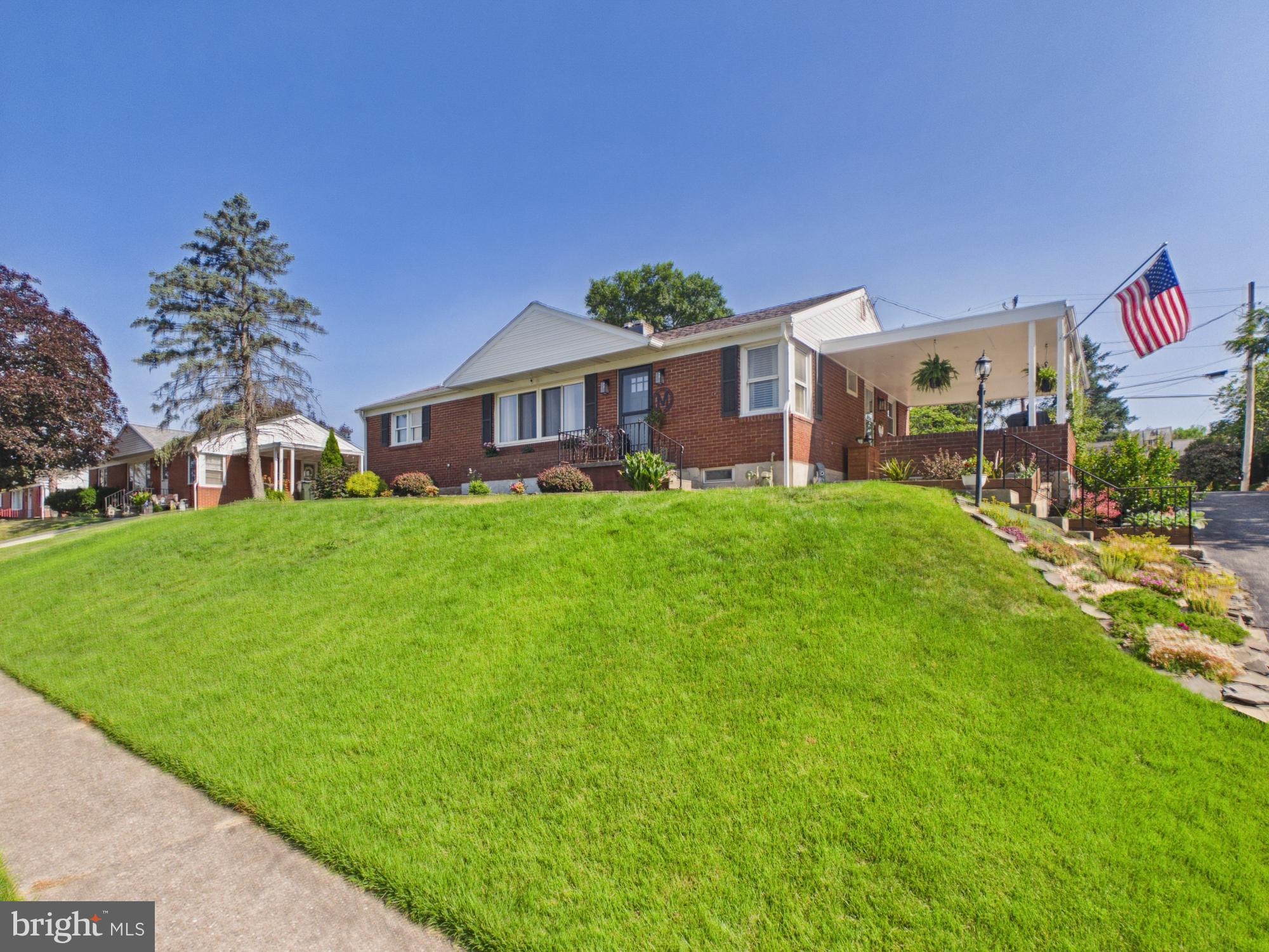 1811 HAYWARD ROAD
