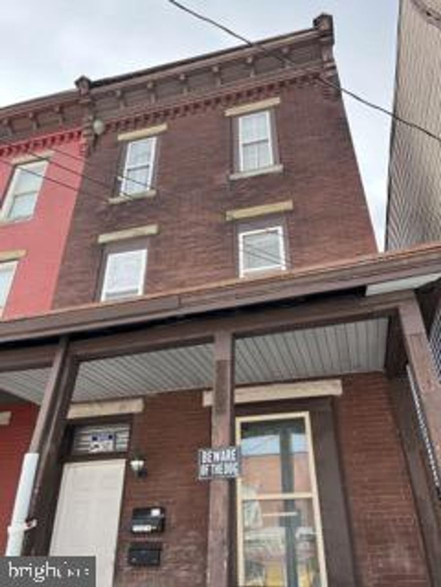 Don’t miss this excellent investment opportunity in Harrisburg’s growing rental market! This 2 unit duplex features a first floor 1 bedroom, 1 bathroom unit and a spacious second floor unit offering 3 bedrooms and 1 bathroom. Both units are currently leased on a month-to-month basis, providing flexibility and immediate potential for rent increases. Whether you’re looking to expand your portfolio or step into investing, this is a value add opportunity you don't want to miss. Schedule your showing today, this opportunity won't last long!