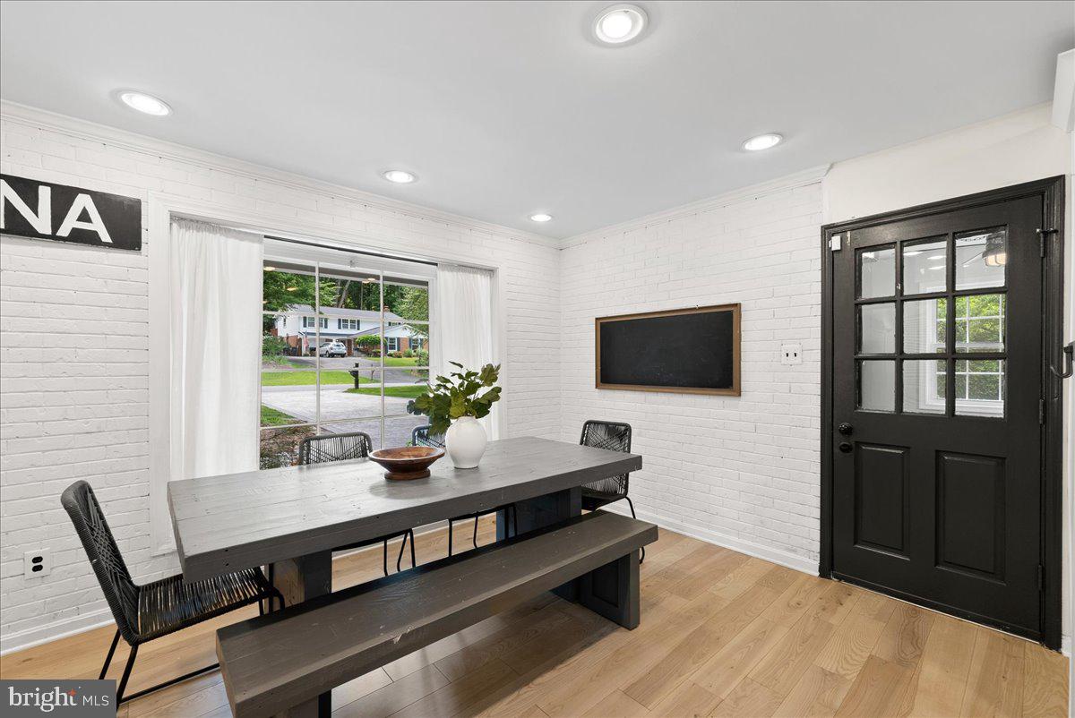 SUTTON PLACE - Residential