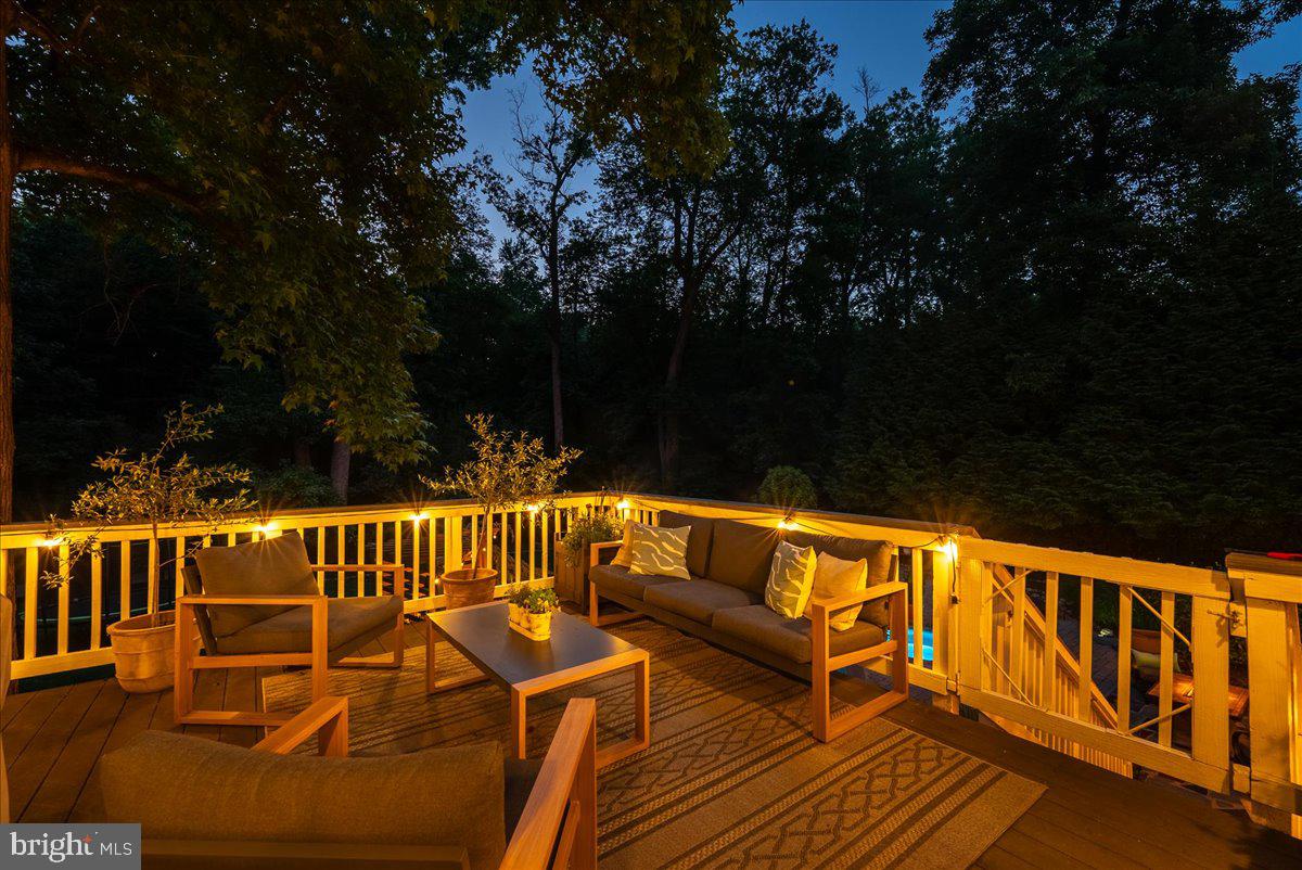 SUTTON PLACE - Residential