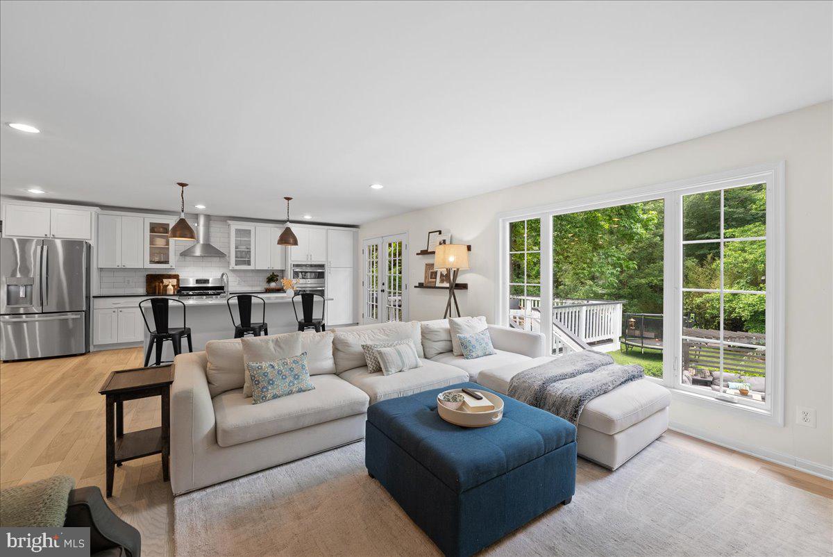 SUTTON PLACE - Residential