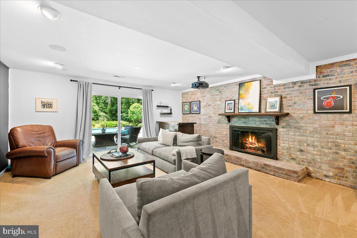 SUTTON PLACE - Residential