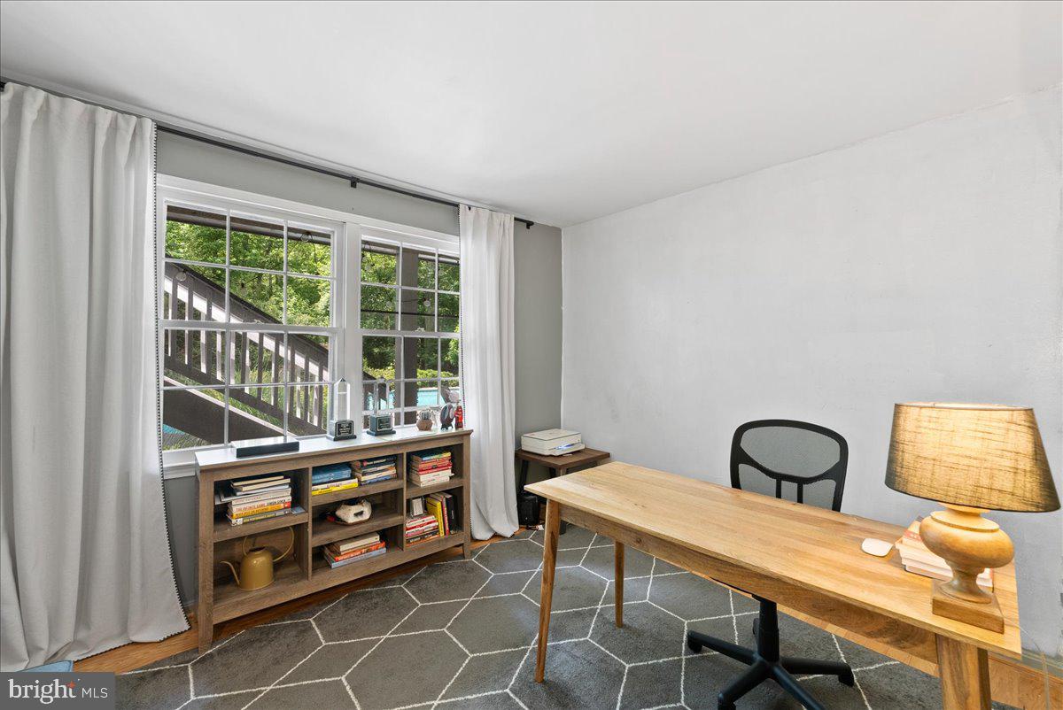 SUTTON PLACE - Residential