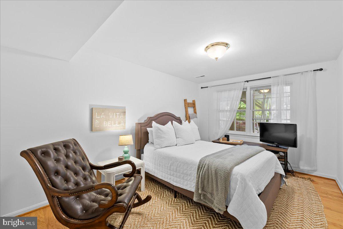 SUTTON PLACE - Residential