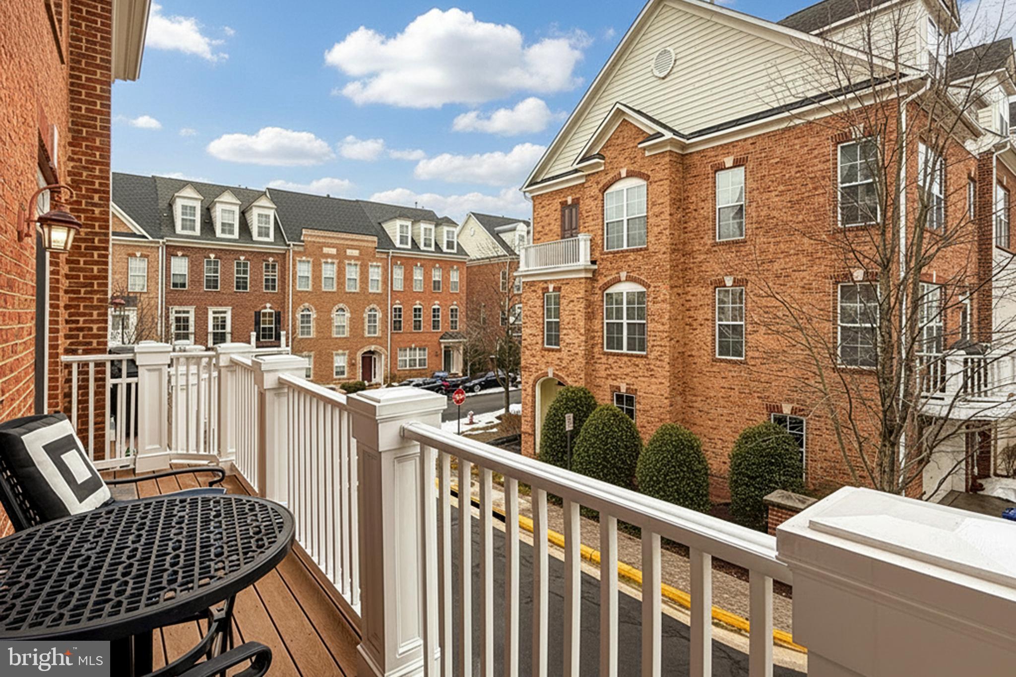 FORTNIGHTLY SQUARE - Residential