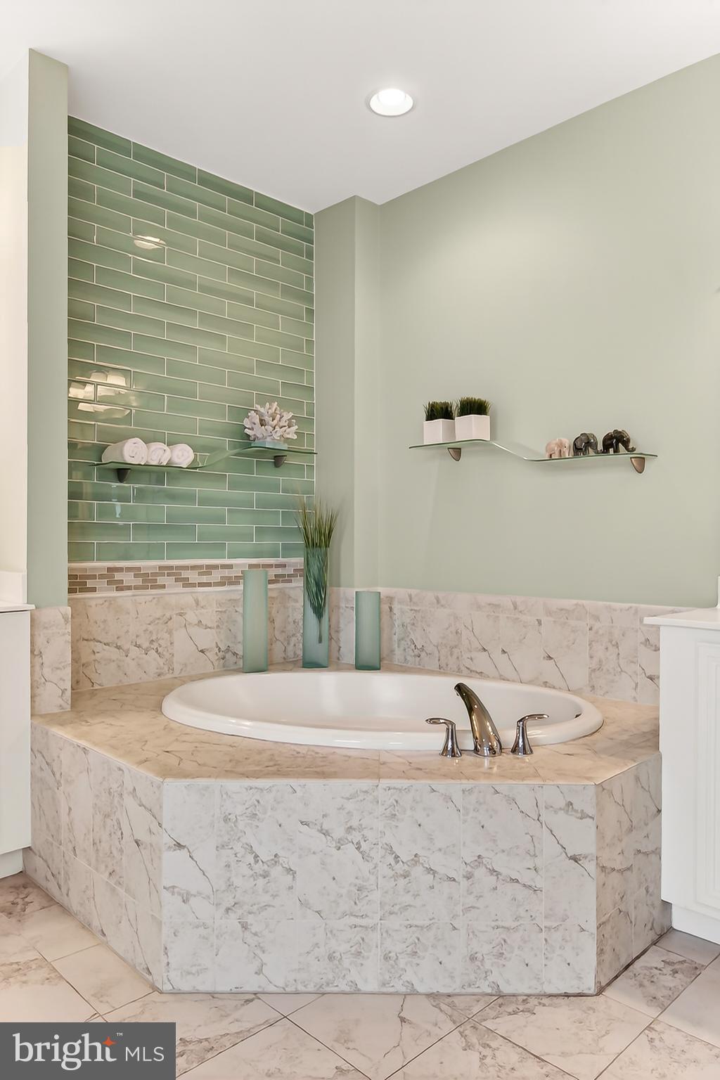 FORTNIGHTLY SQUARE - Residential