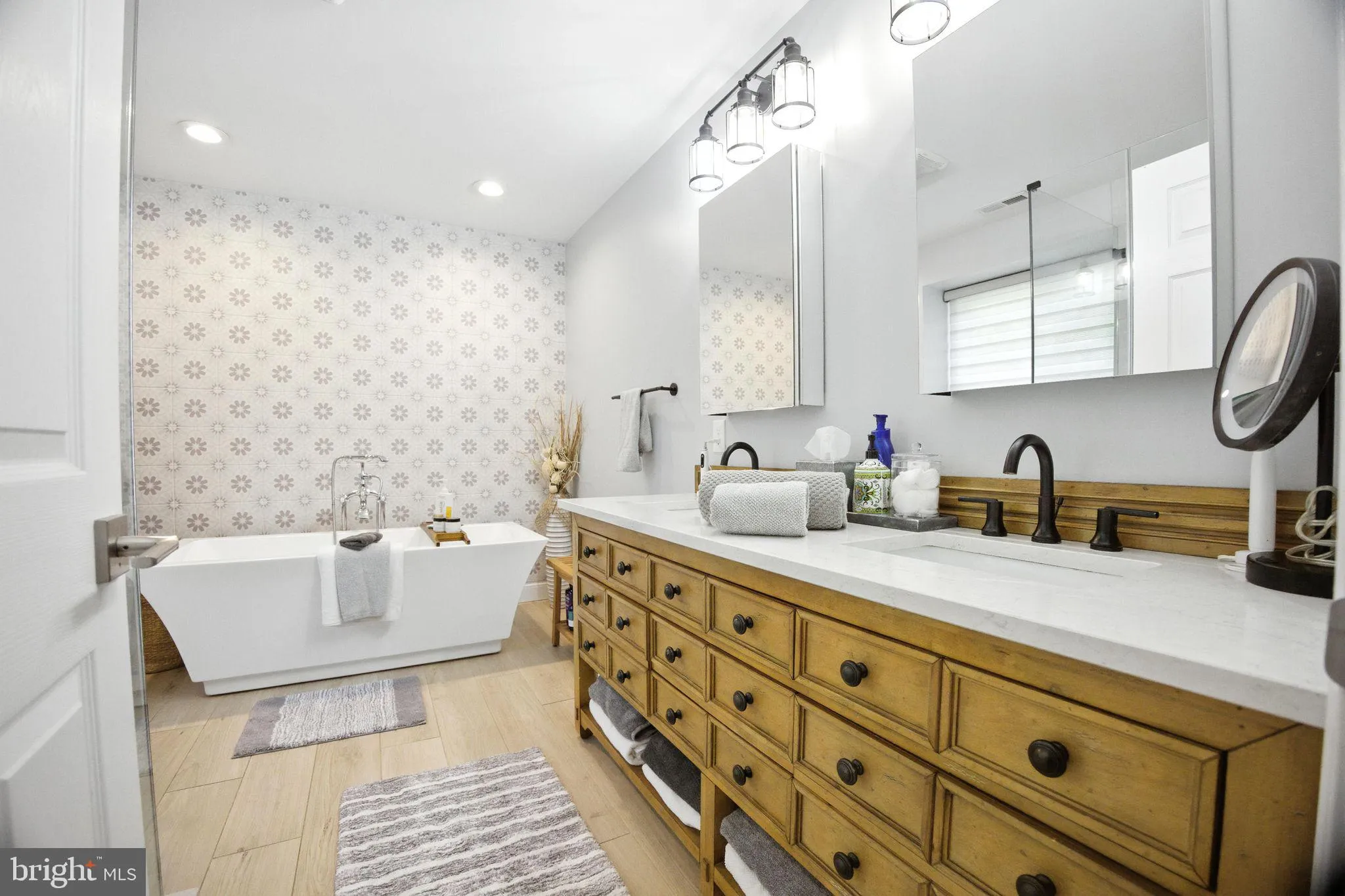 Voorhees, New Jersey 08043, United States, 4 Bedrooms Bedrooms, ,3 BathroomsBathrooms,Residential,Contingent,191124