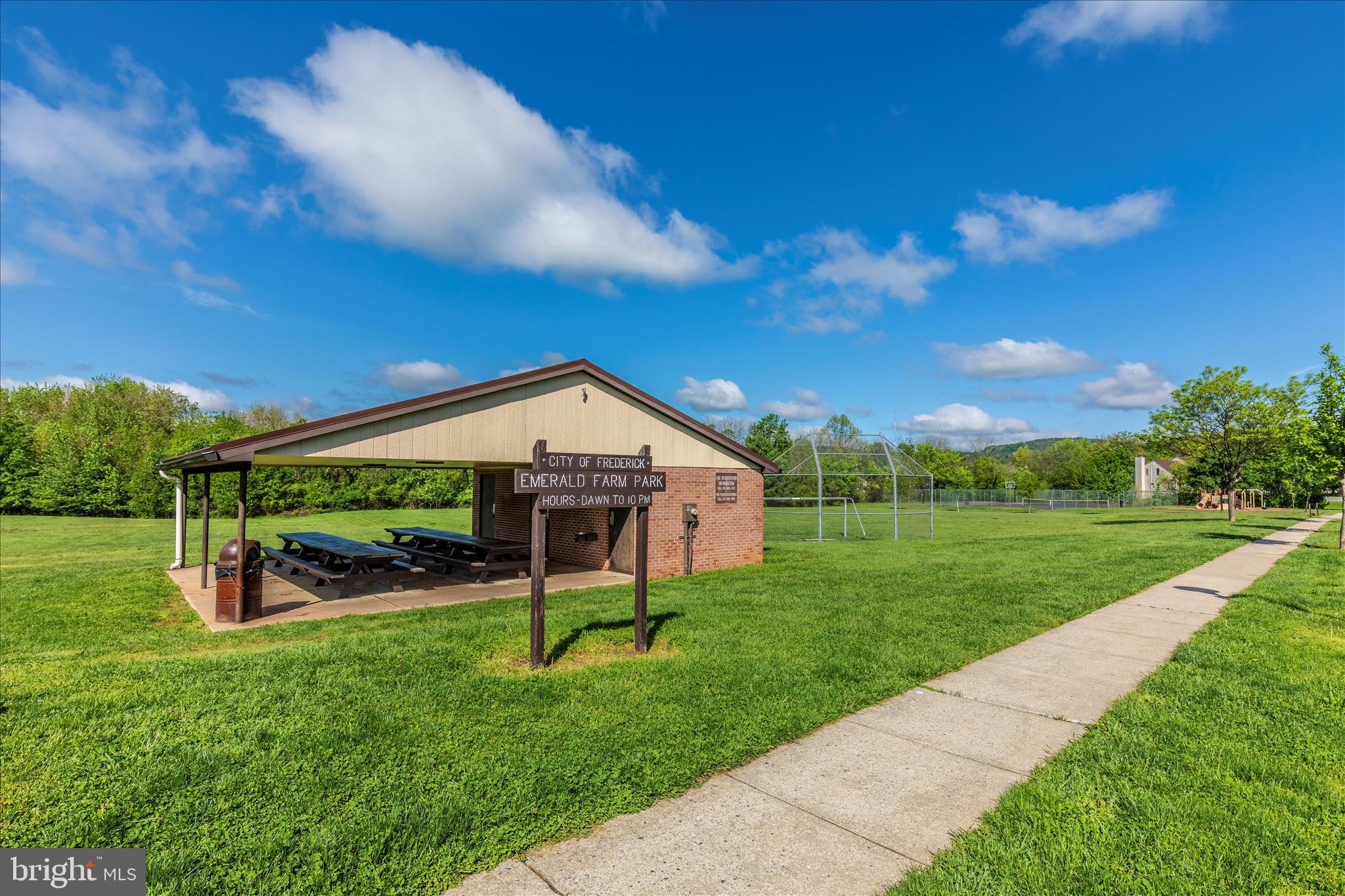 EMERALD FARM - Residential