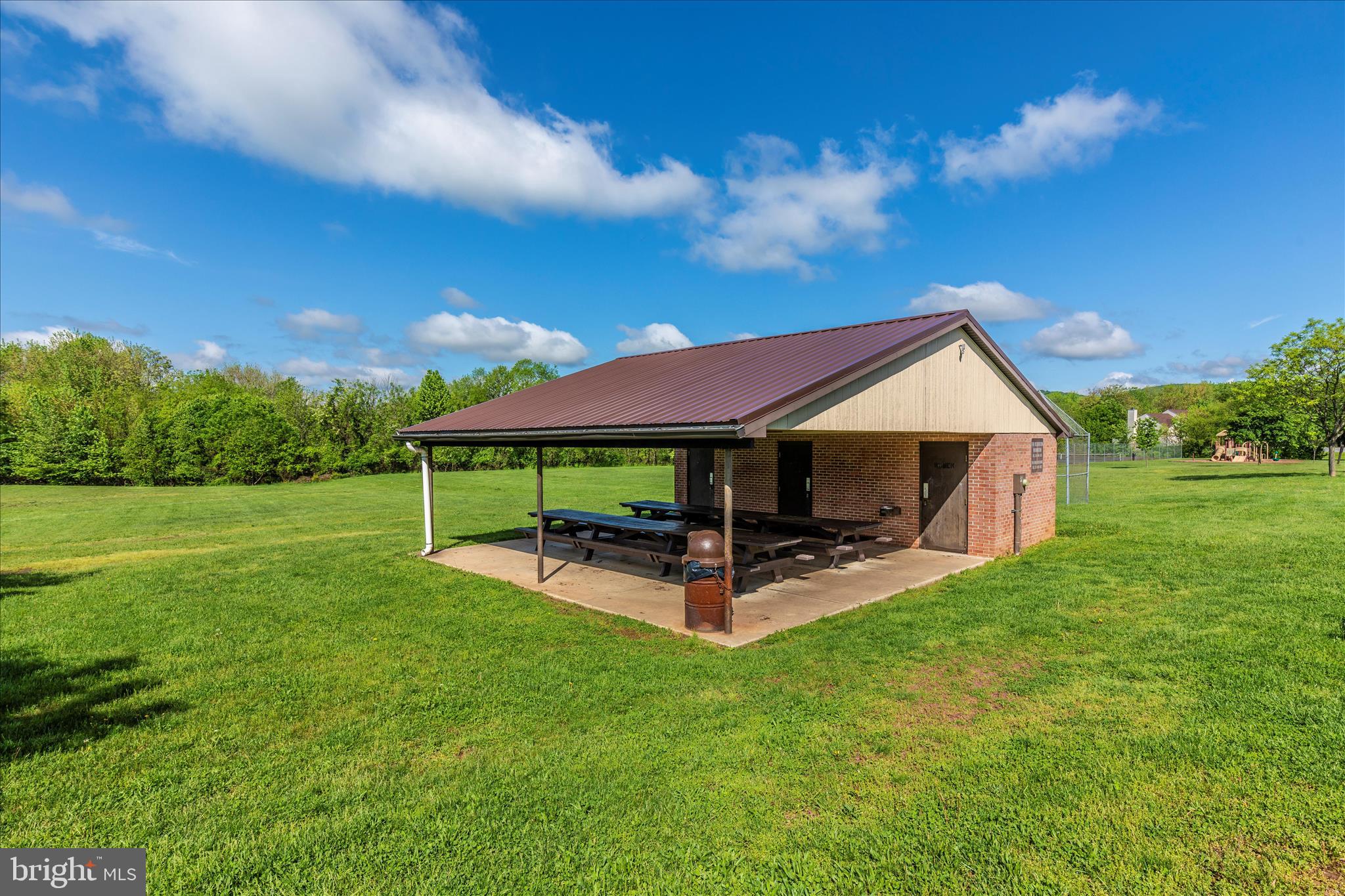 EMERALD FARM - Residential