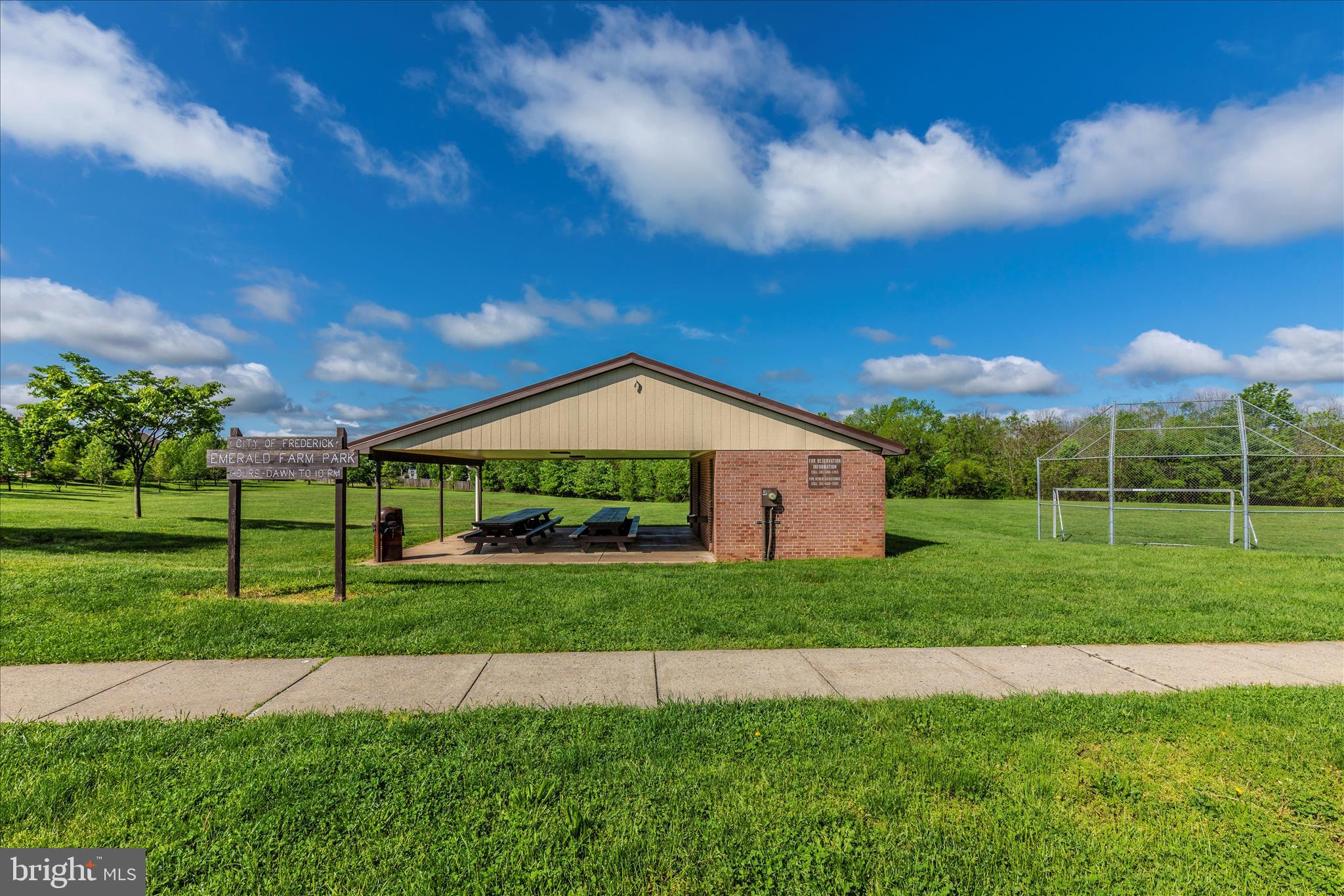 EMERALD FARM - Residential