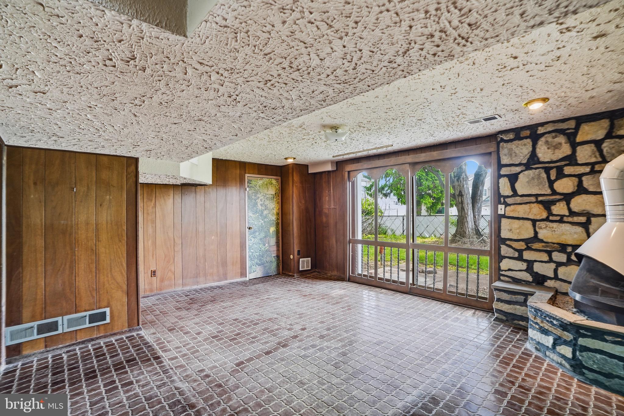 BUSTLETON - Residential