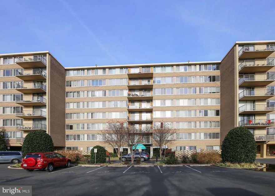 *Unit has been remodeled recently and shows great!* Entire unit is being re painted as we speak! Updated Kit w/Stainless Appliances  ( New dishwasher to be installed )  Cust cabinets and ,Granite Tops in Kitchen & Bathroom! ------ New Trim and Crown Molding, New doors, Just freshly painted this week!  Wood like laminate HW floors!* Remodeled  Bathroom w/Custom Tile!! ALL UTILITIES INCLUDED IN RENT!*Newly Replaced Windows Too!* Secure Building just min from Balston Metro and HOT and Bustling Columbia Pike corridor!------Amazon HQ2 just down the street---Pentagon min away---DC, Old Town Alexandria ---MGM....Fantastic community and Location!! 
CALL OR EMAIL FOR PRIVATE SHOWING TODAY!