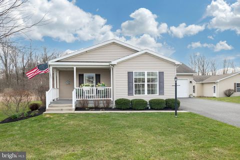 Homes For Sale - 16 Cormorant Drive<br/> Berks County, BECHTELSVILLE, PA 19505