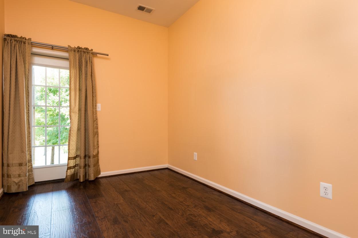 BARNES - Residential