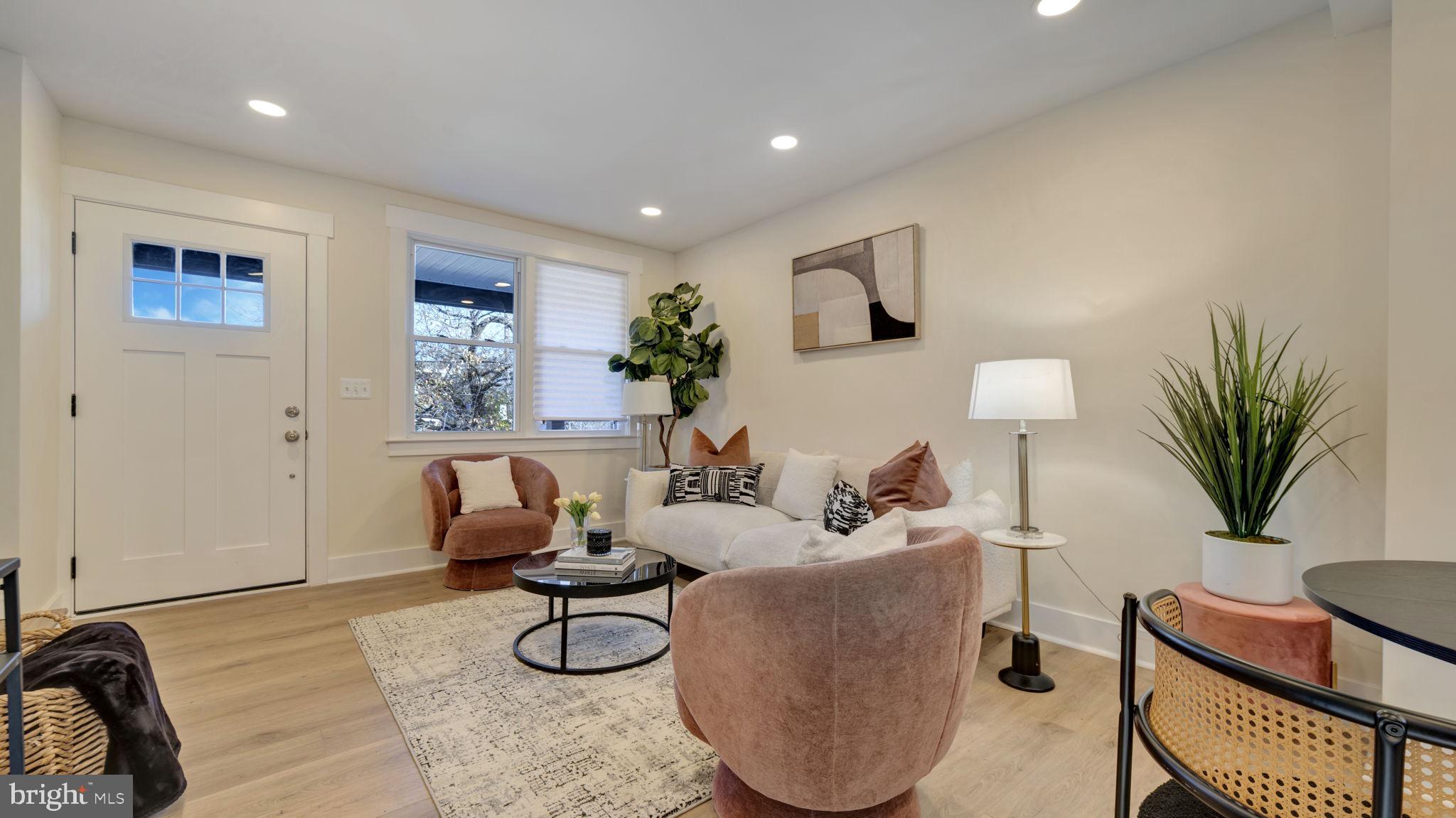 5543 CENTRAL AVENUE SE