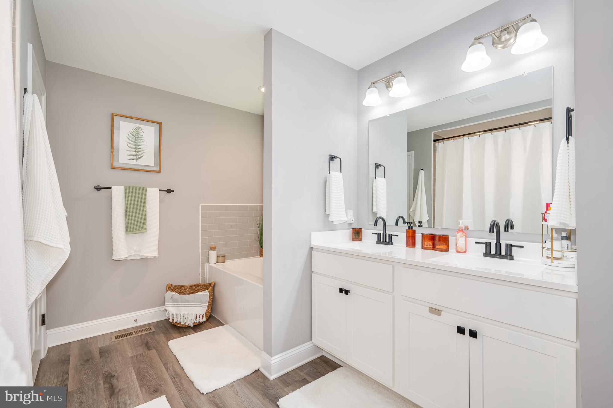 CLAYMONT CHASE - Residential