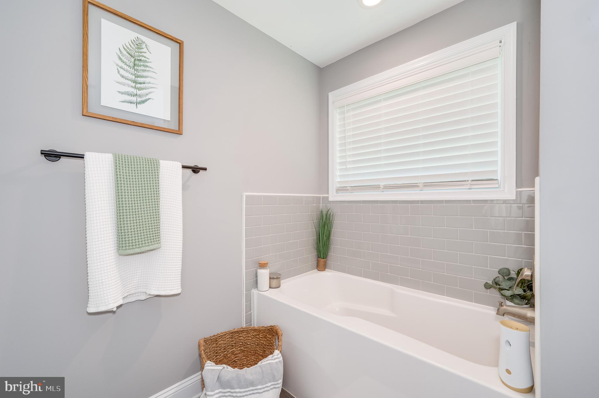 CLAYMONT CHASE - Residential