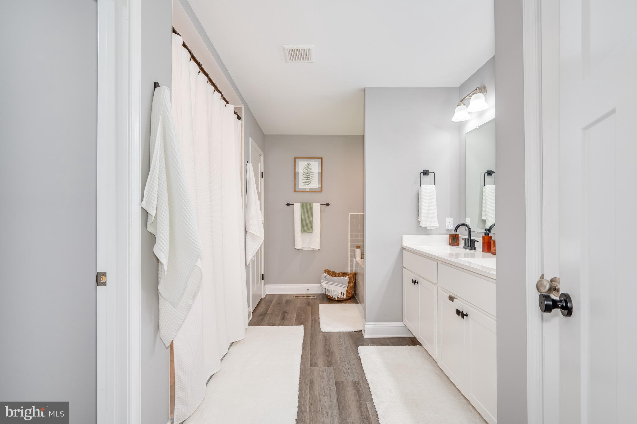 CLAYMONT CHASE - Residential