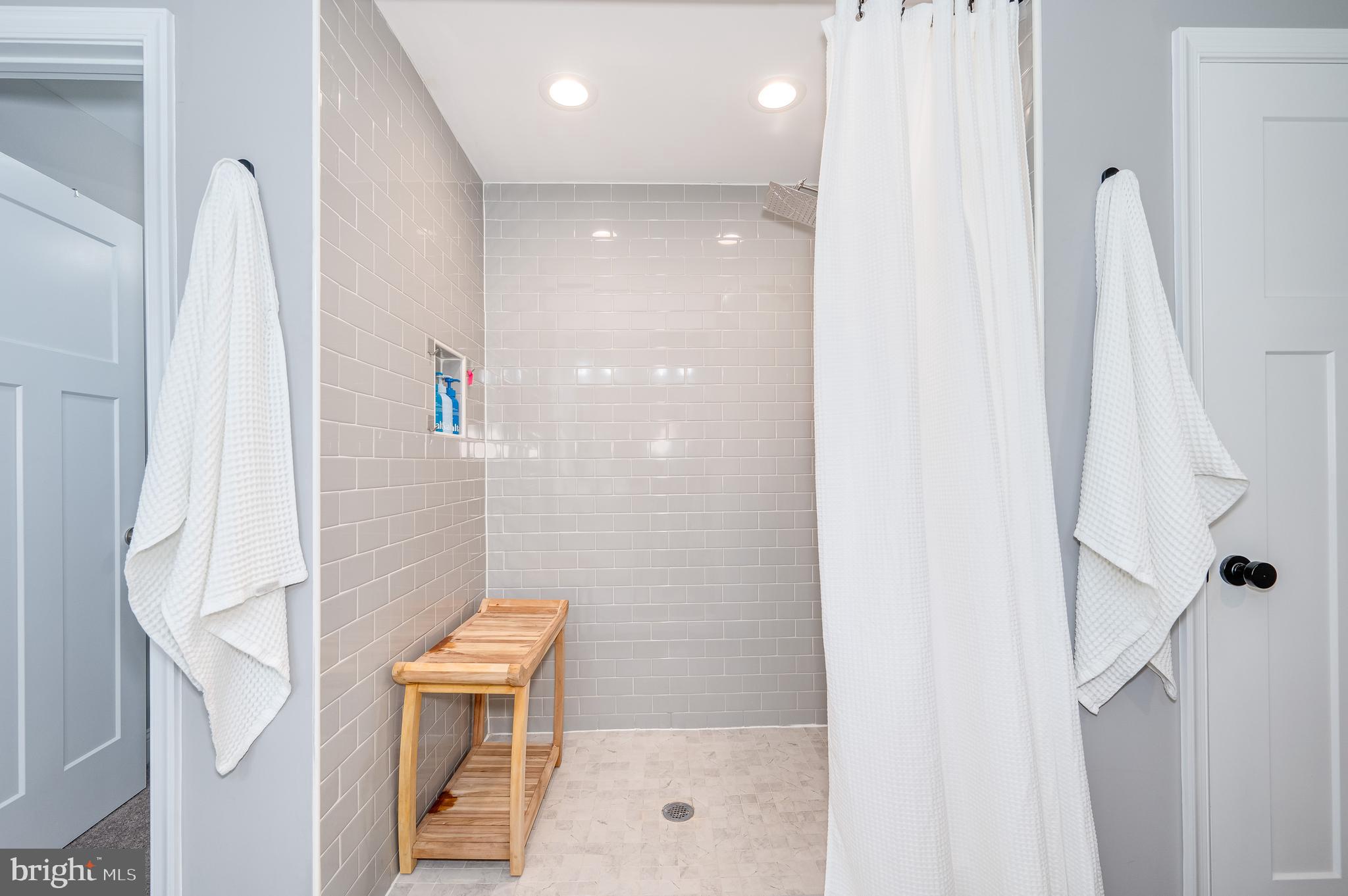 CLAYMONT CHASE - Residential