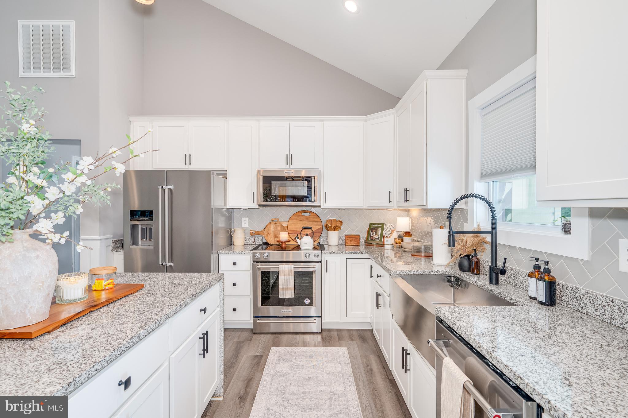 CLAYMONT CHASE - Residential