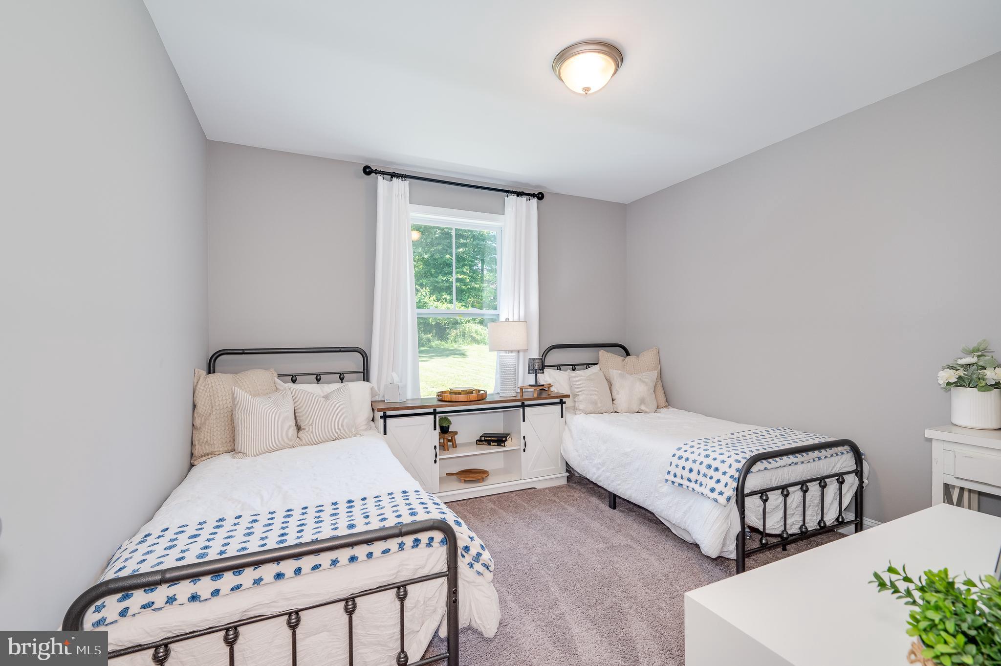 CLAYMONT CHASE - Residential