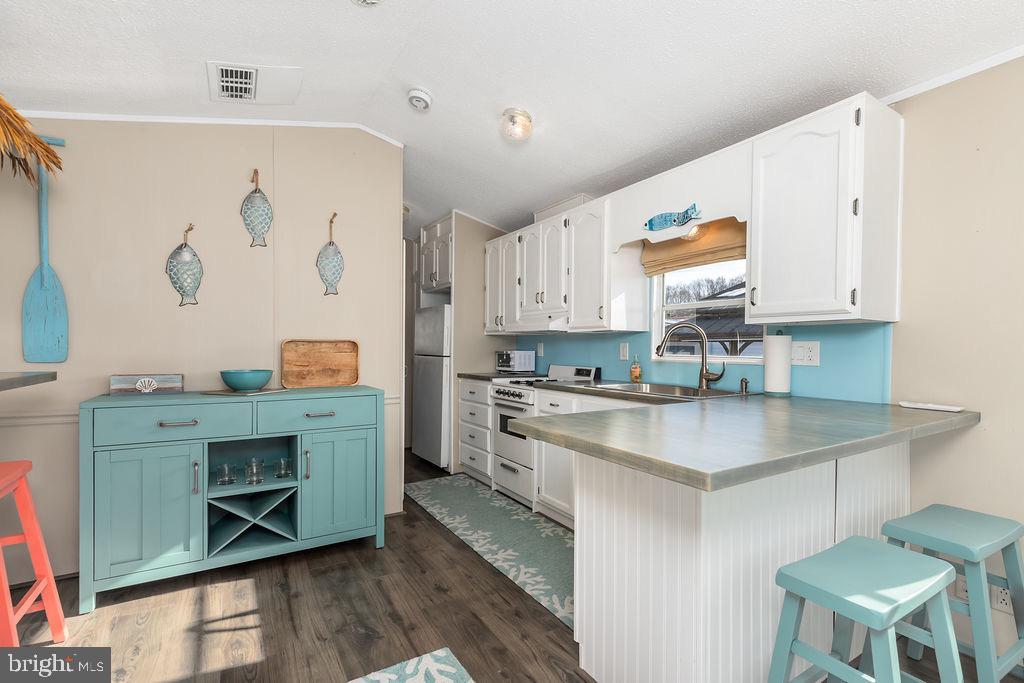 WHITE HORSE PARK I - Residential