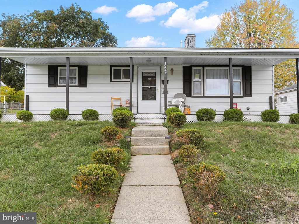 Photo of 1229 Wayne Avenue, HAGERSTOWN, MD 21742 (MLS # MDWA2032378)