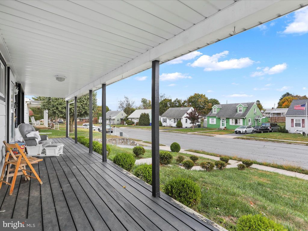 Photo of 1229 Wayne Avenue, HAGERSTOWN, MD 21742 (MLS # MDWA2032378)