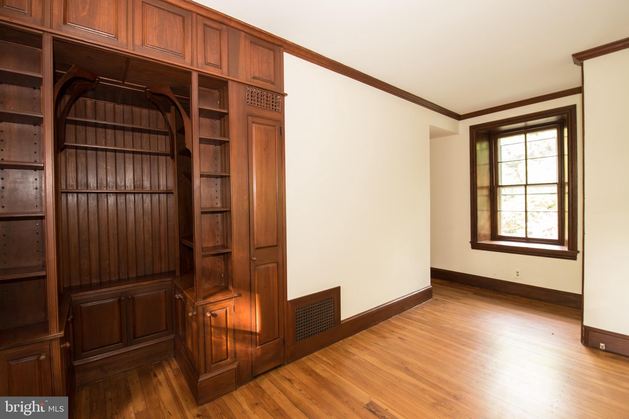 CHESTNUT HILL - Residential